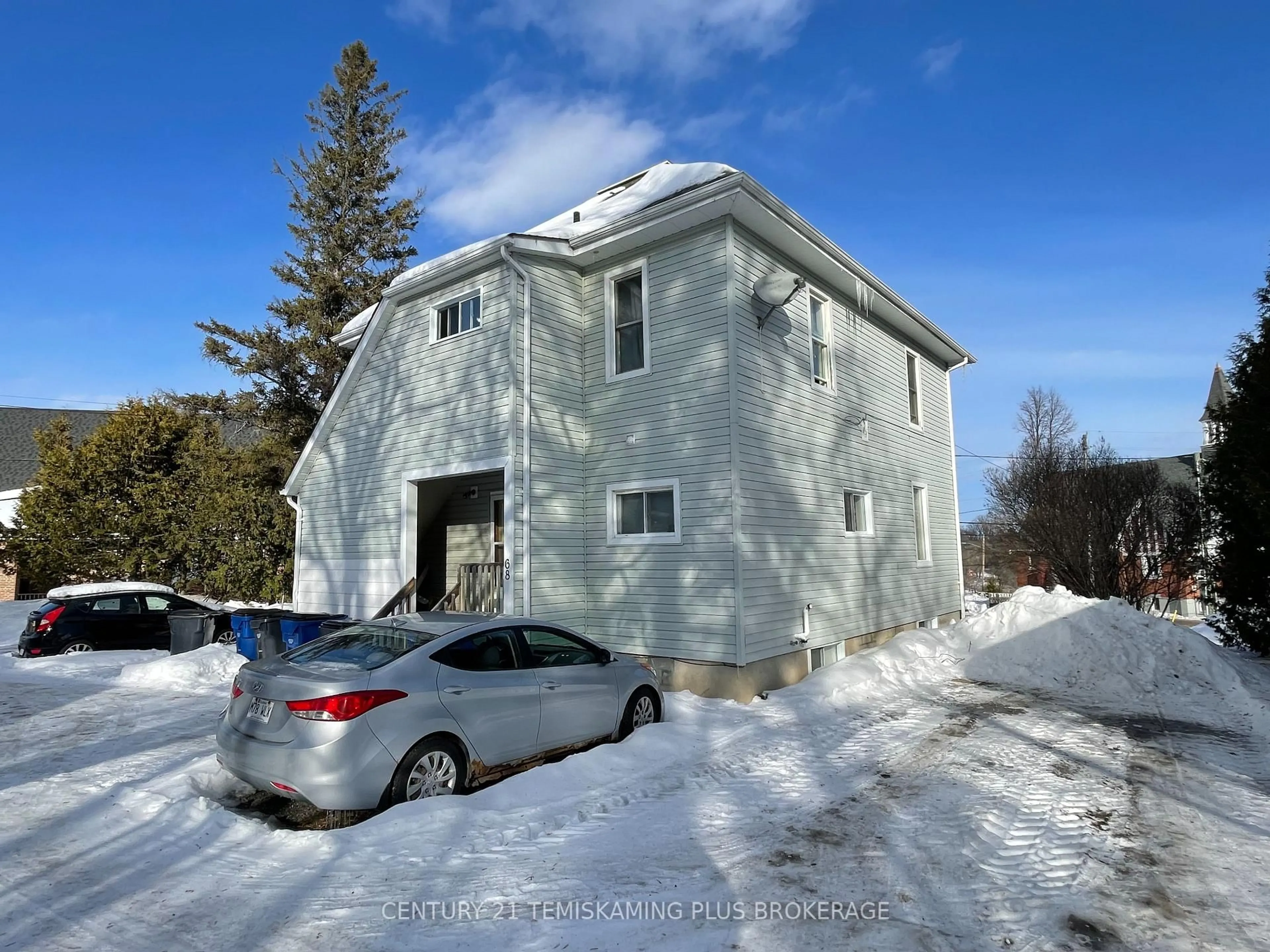 A pic from outside/outdoor area/front of a property/back of a property/a pic from drone, building for 68 Wellington St, Temiskaming Shores Ontario P0J 1P0