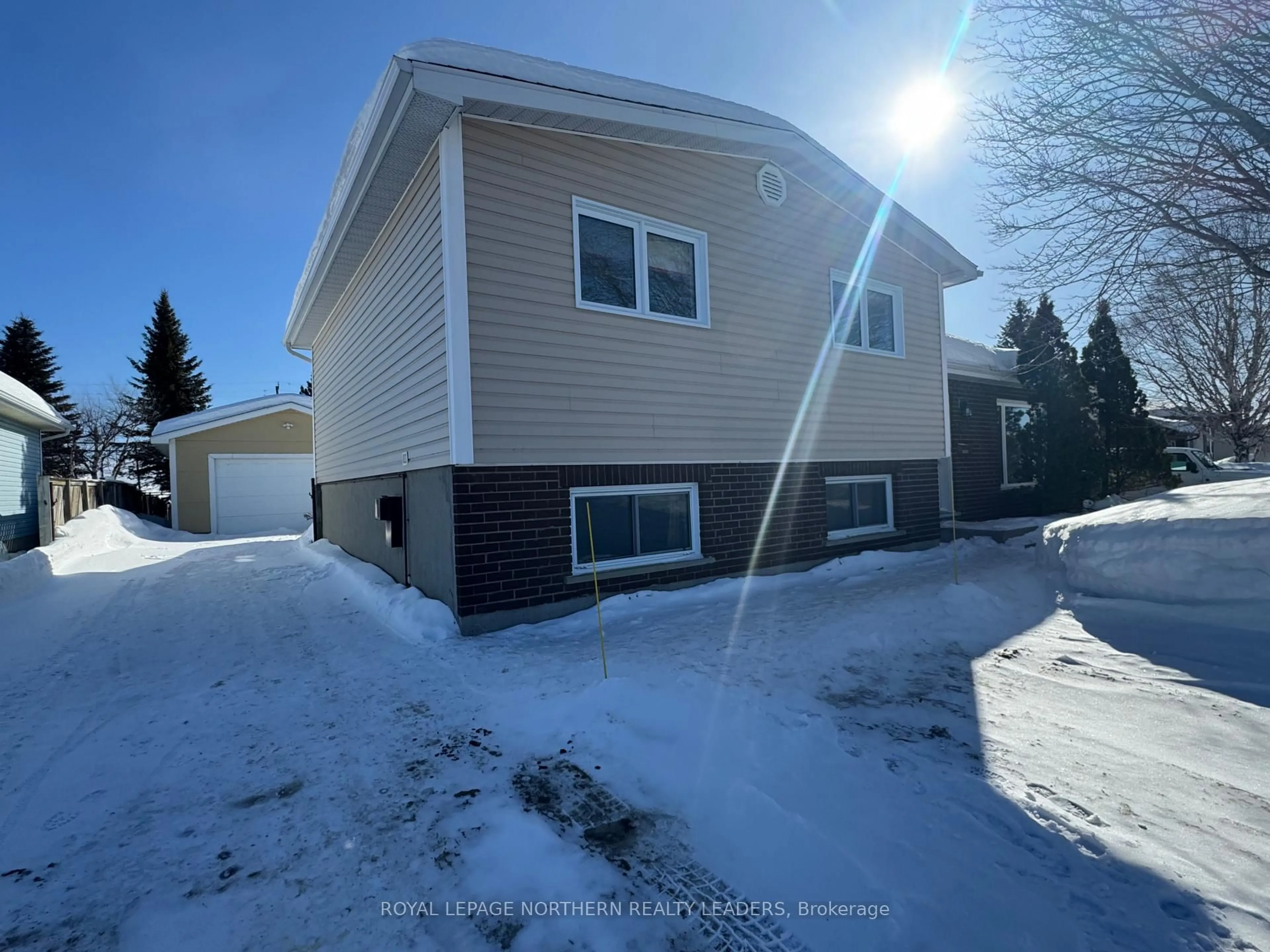 Home with vinyl exterior material, building for 1015 Michener Blvd, Timmins Ontario P0N 1K0