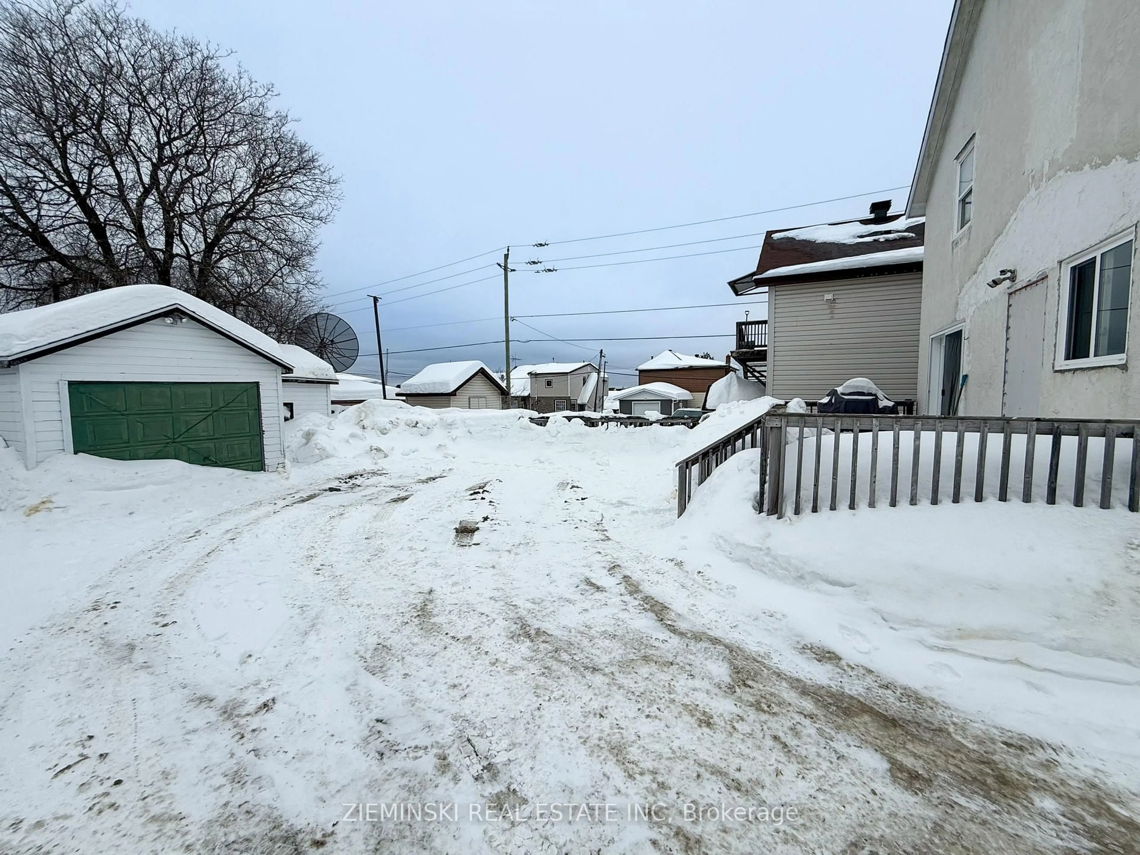 Parking for 257 Commercial Ave, Timmins Ontario P4N 2X5