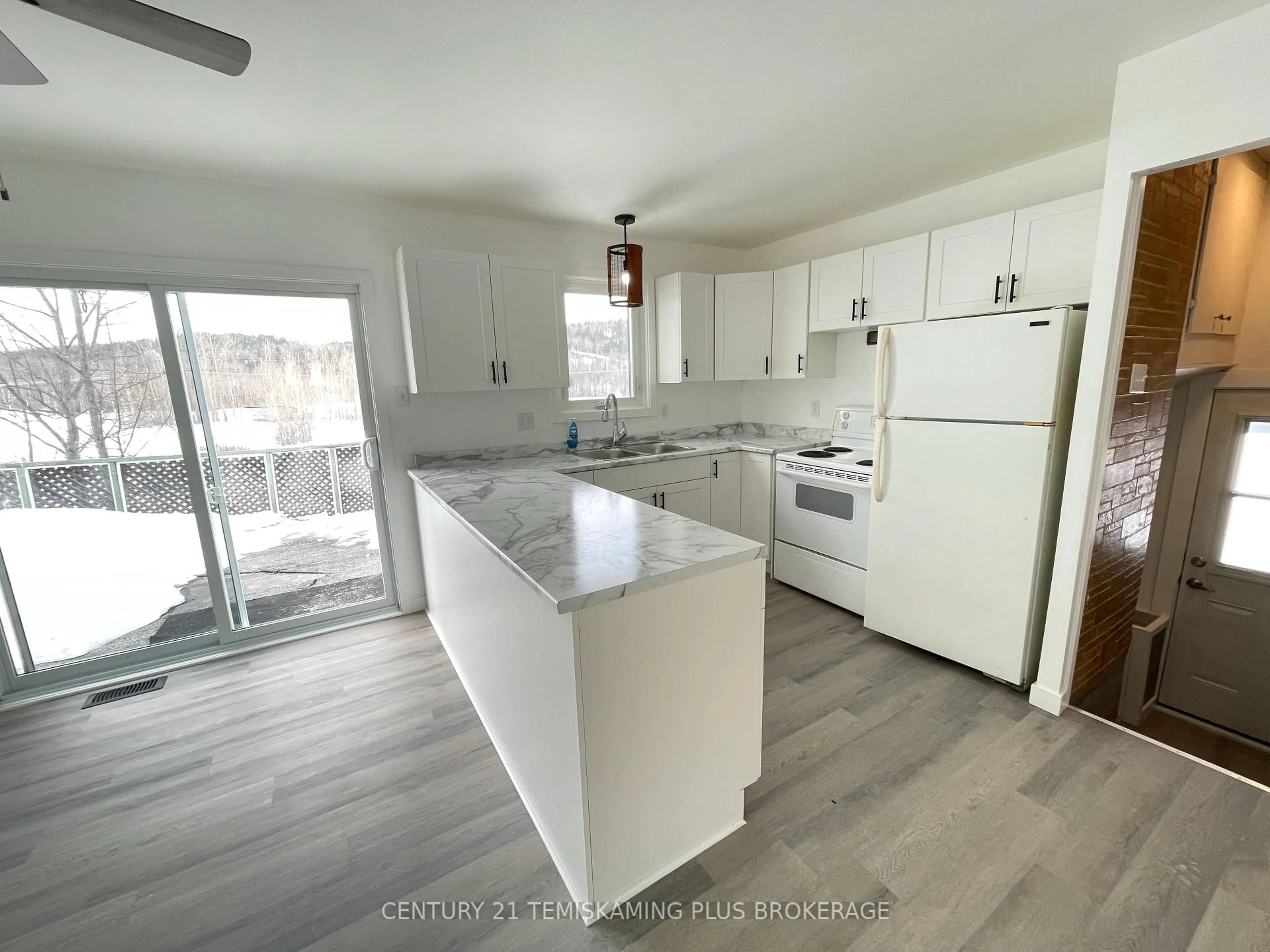 Open concept kitchen, unknown for 974332 Hwy 567 Highway, Timiskaming Ontario P0J 1R0