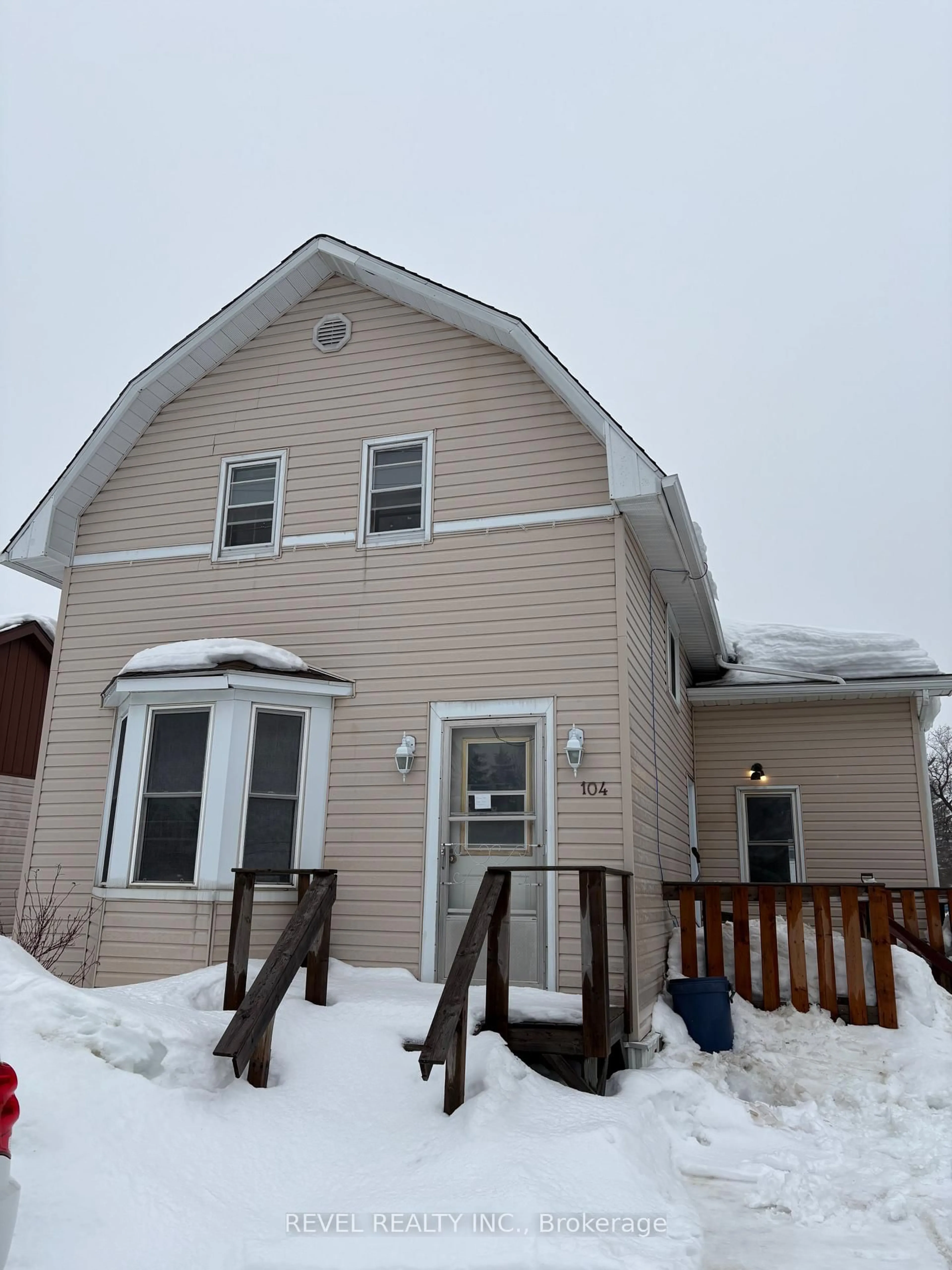 Unknown for 104 Fourteenth Ave, Cochrane Ontario P0L 1C0