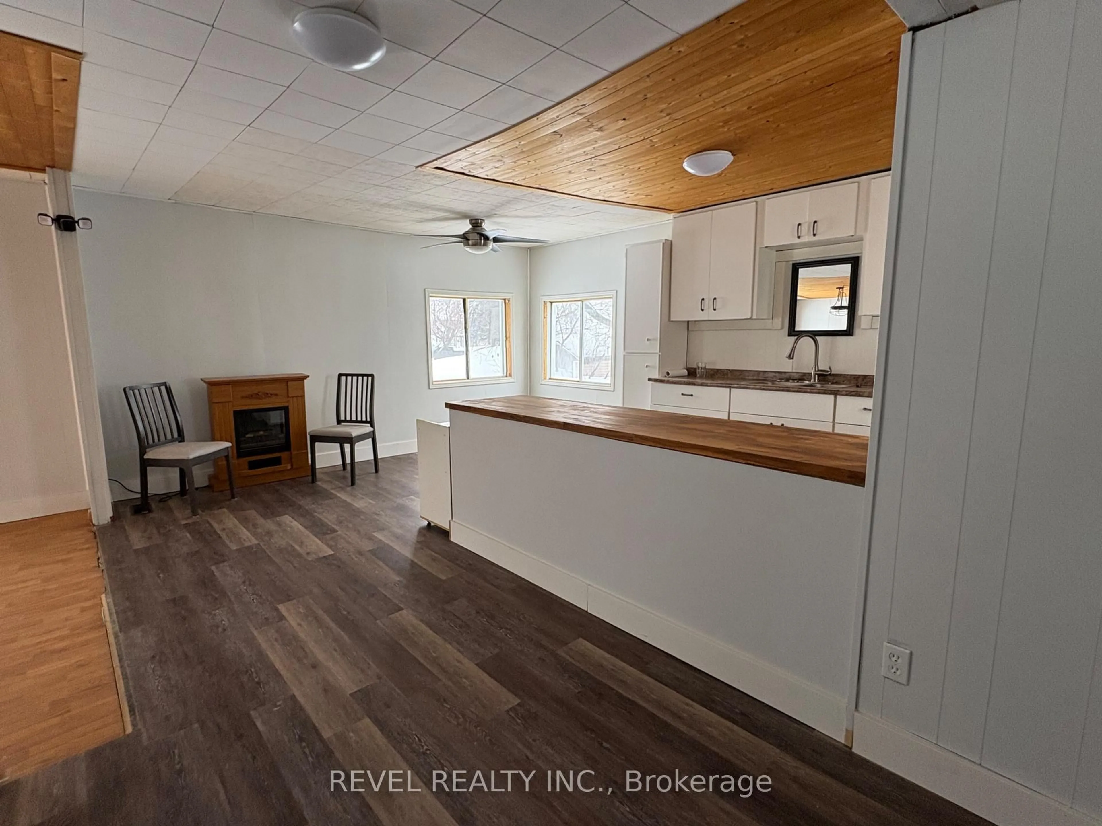 Unknown for 104 Fourteenth Ave, Cochrane Ontario P0L 1C0