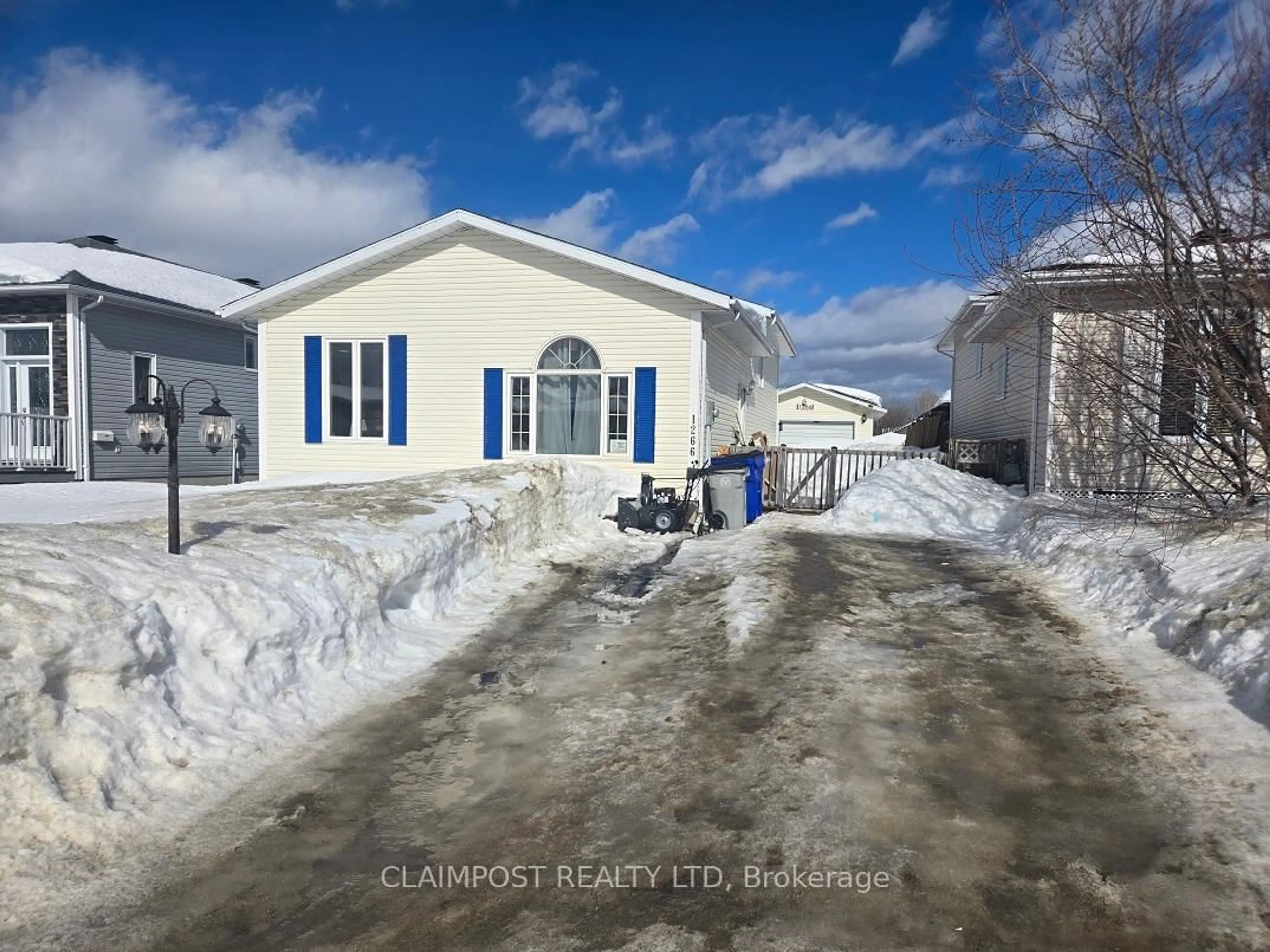 A pic from outside/outdoor area/front of a property/back of a property/a pic from drone, street for 1266 Park Ave, Timmins Ontario P4R 1L8