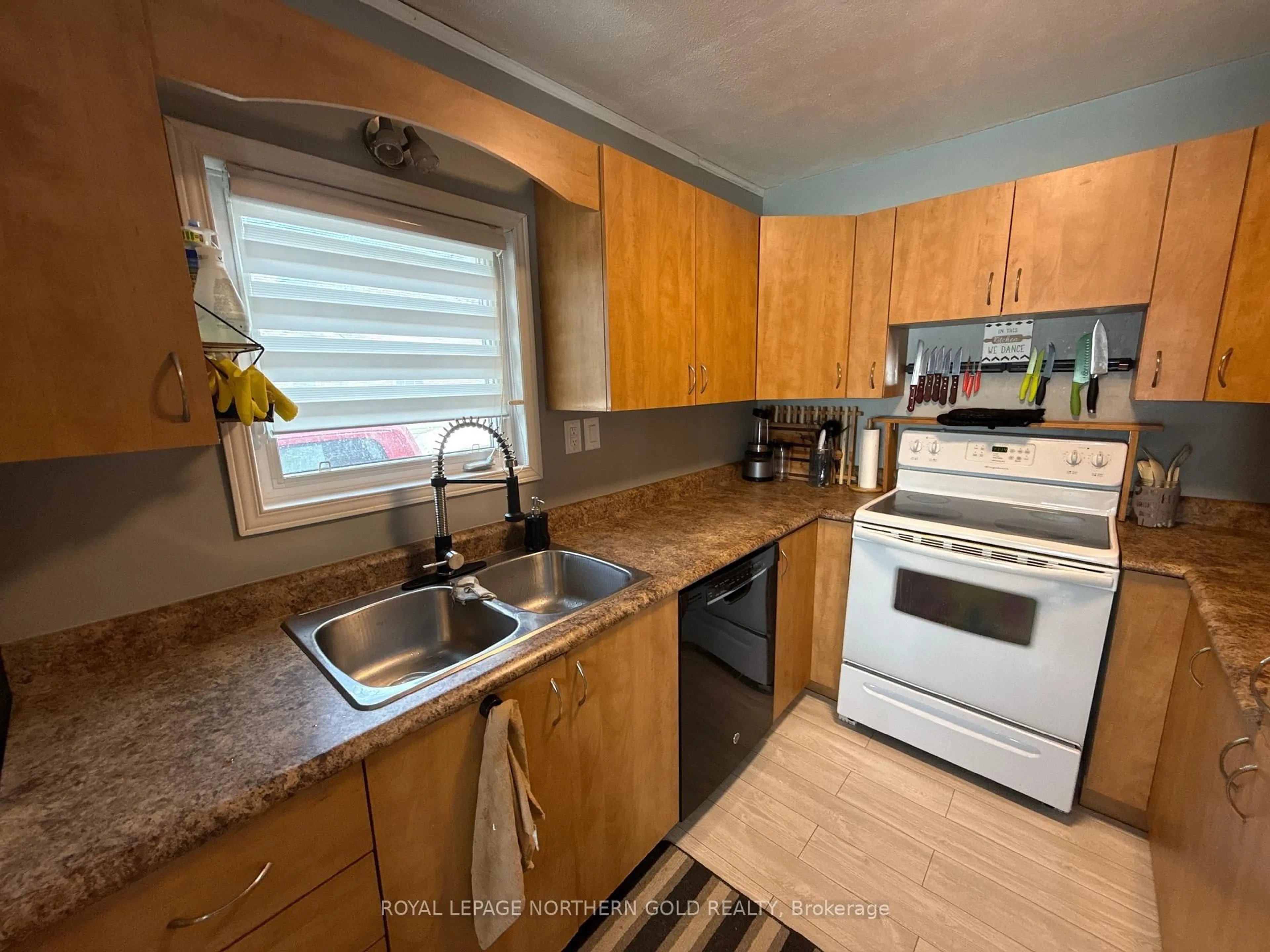 Standard kitchen, wood/laminate floor for 4 Twenty-Ninth St, Kirkland Lake Ontario P0K 1X0