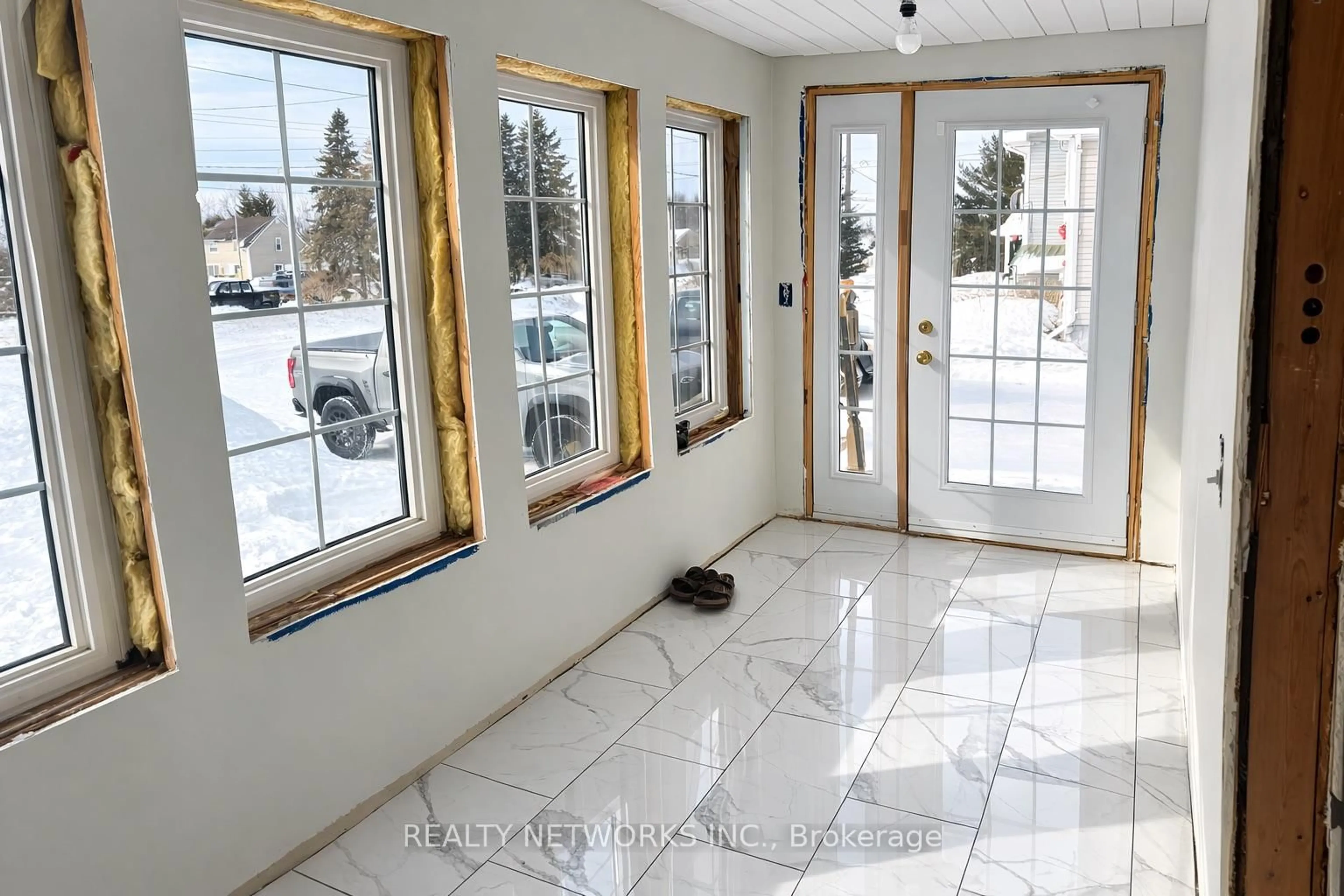 Indoor foyer for 302 Young St, Timmins Ontario P0N 1C0