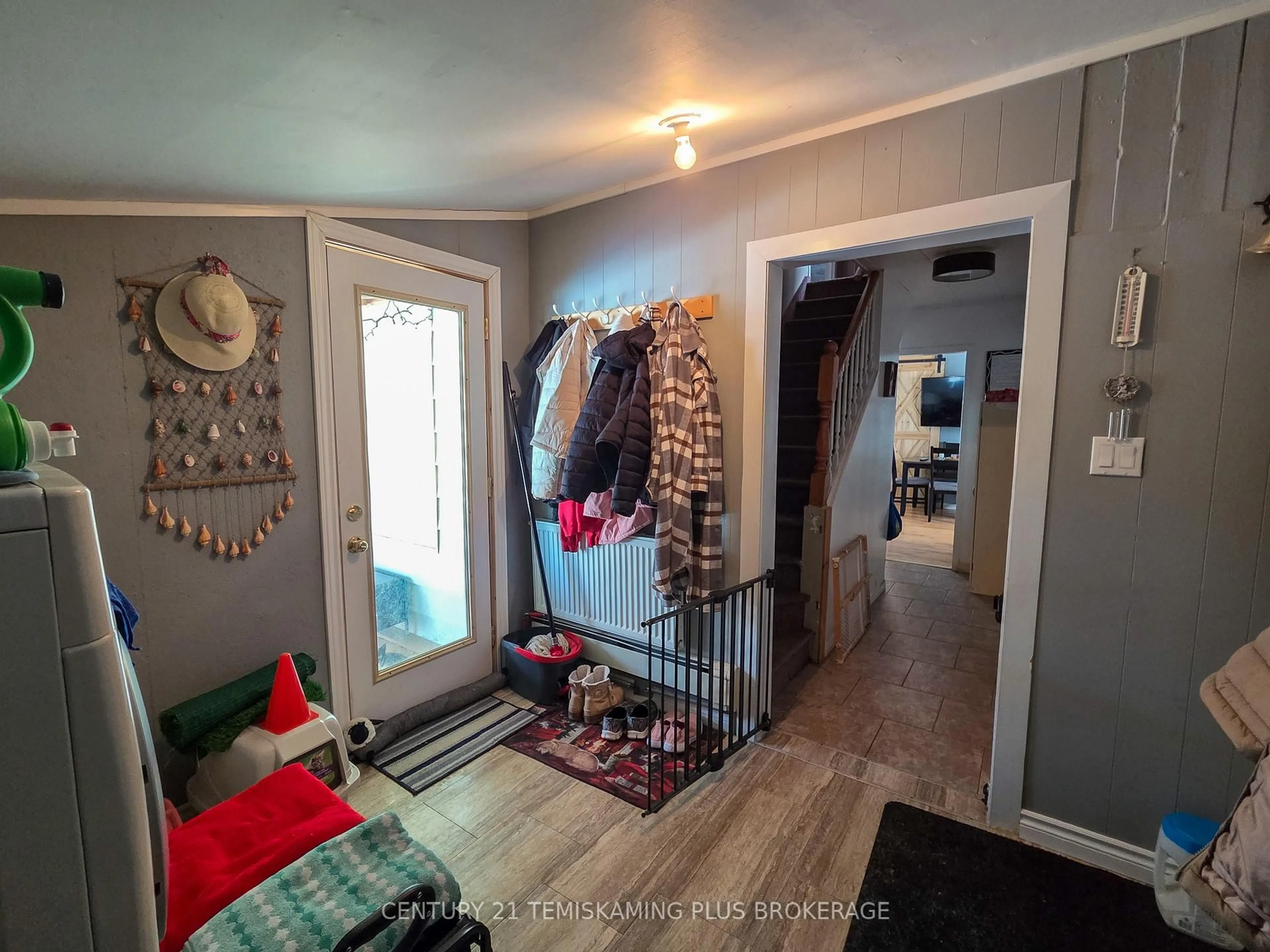 Indoor entryway for 75 Seventh Ave, Englehart Ontario P0J 1H0