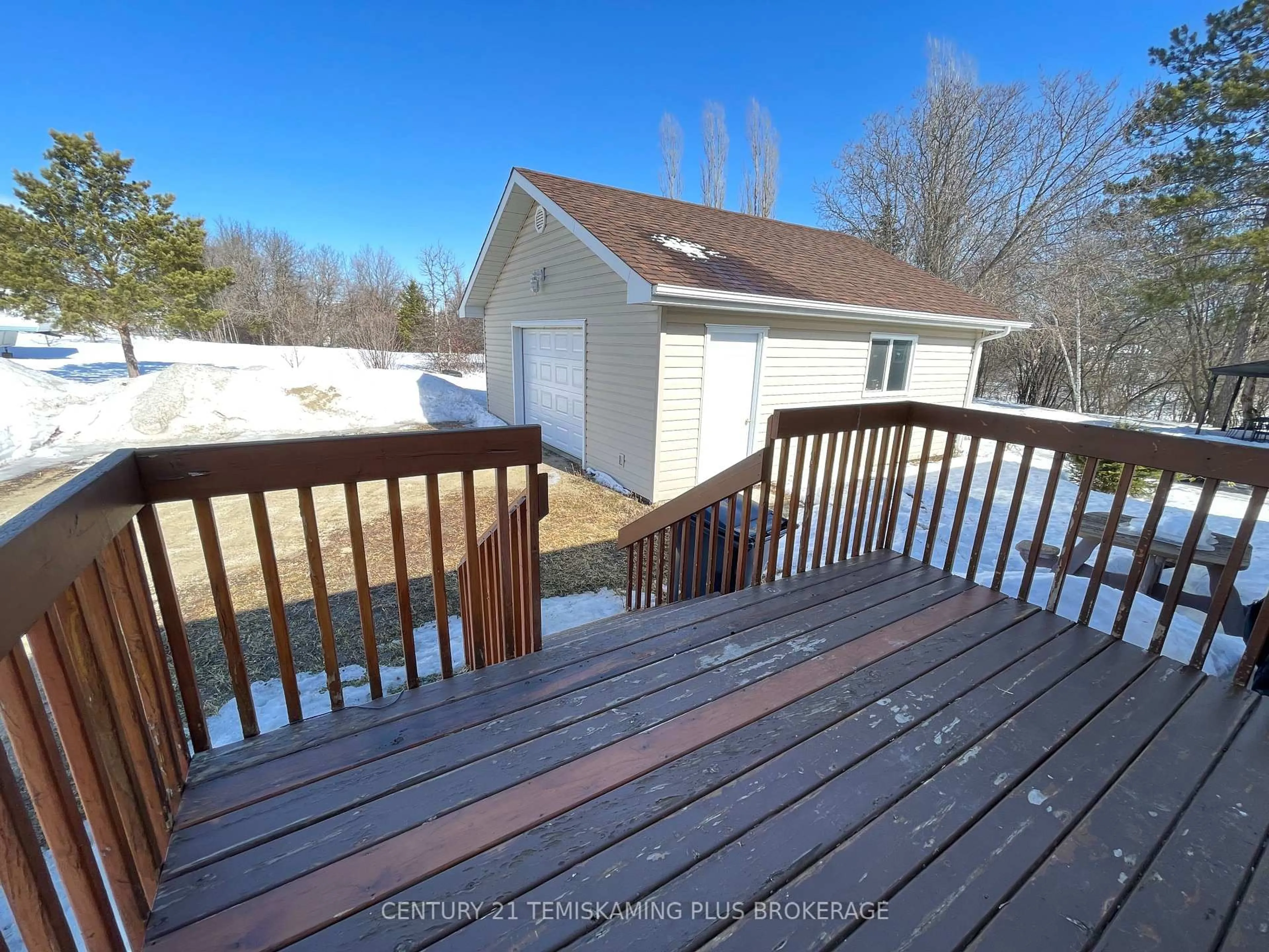 Patio, water/lake/river/ocean view for 99 Pine St, Temiskaming Shores Ontario P0J 1P0