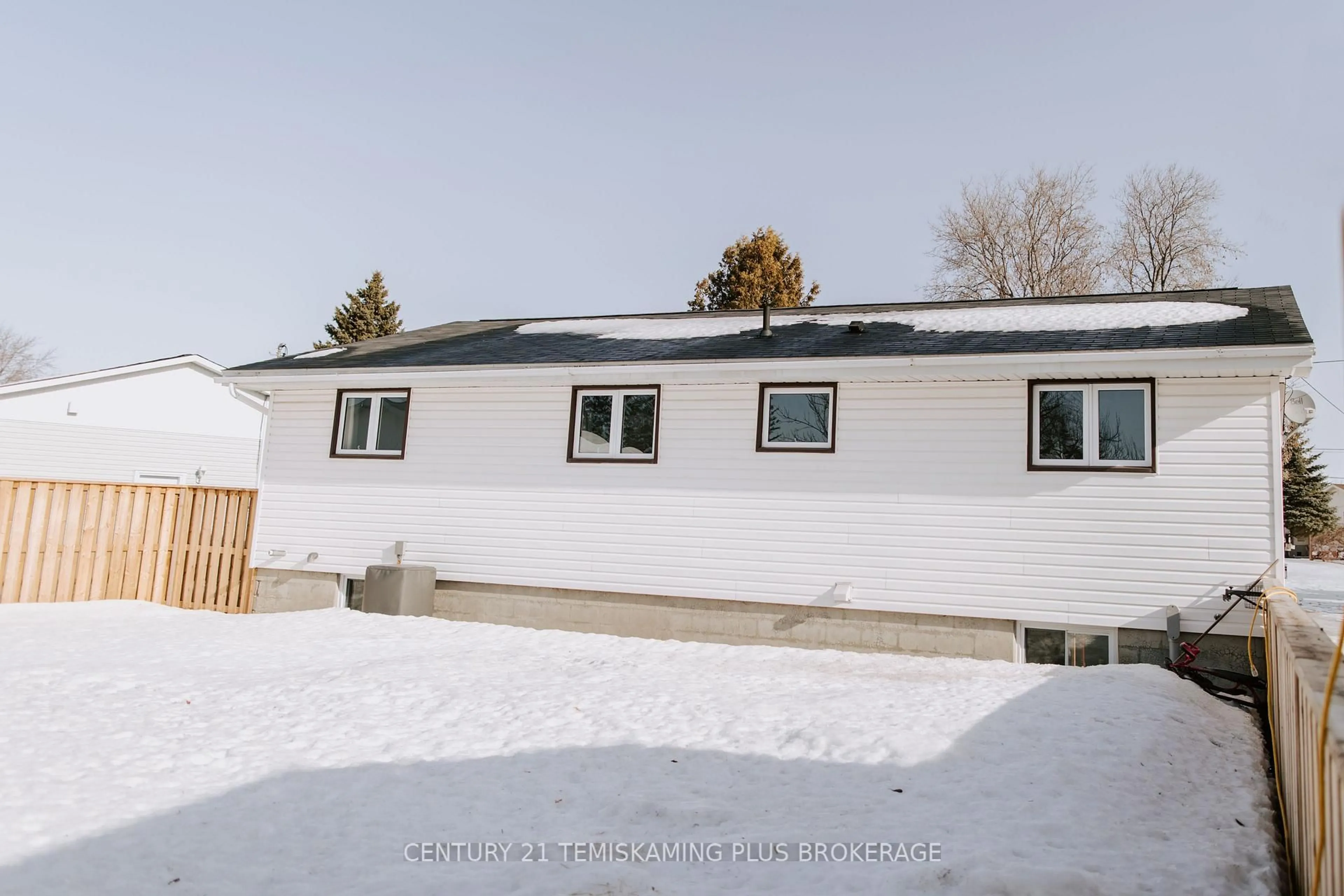 A pic from outside/outdoor area/front of a property/back of a property/a pic from drone, unknown for 154 Caroline Crt, Temiskaming Shores Ontario P0J 1P0