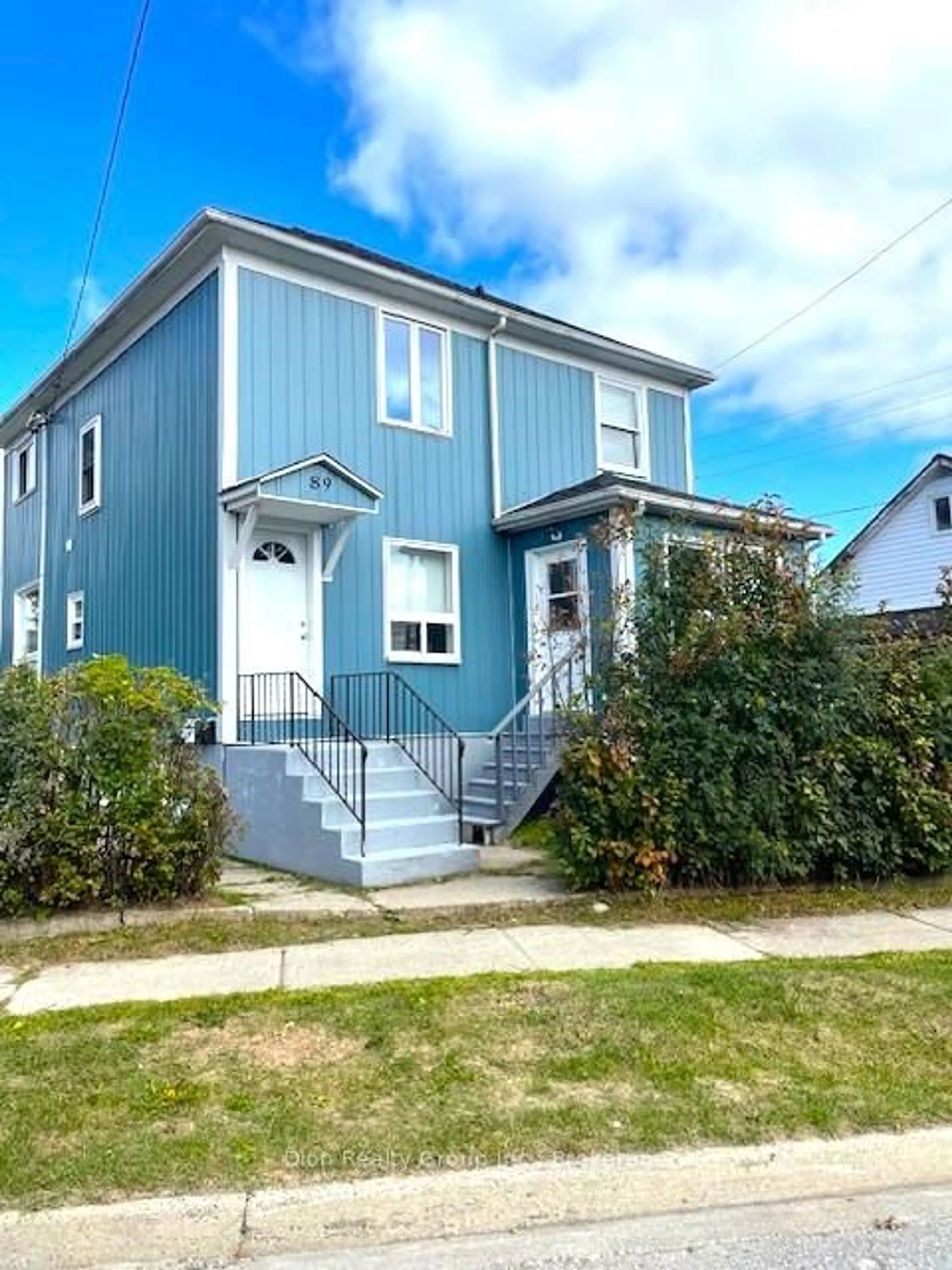 Home with vinyl exterior material, street for 89 Queen St, Kirkland Lake Ontario P2N 2R7