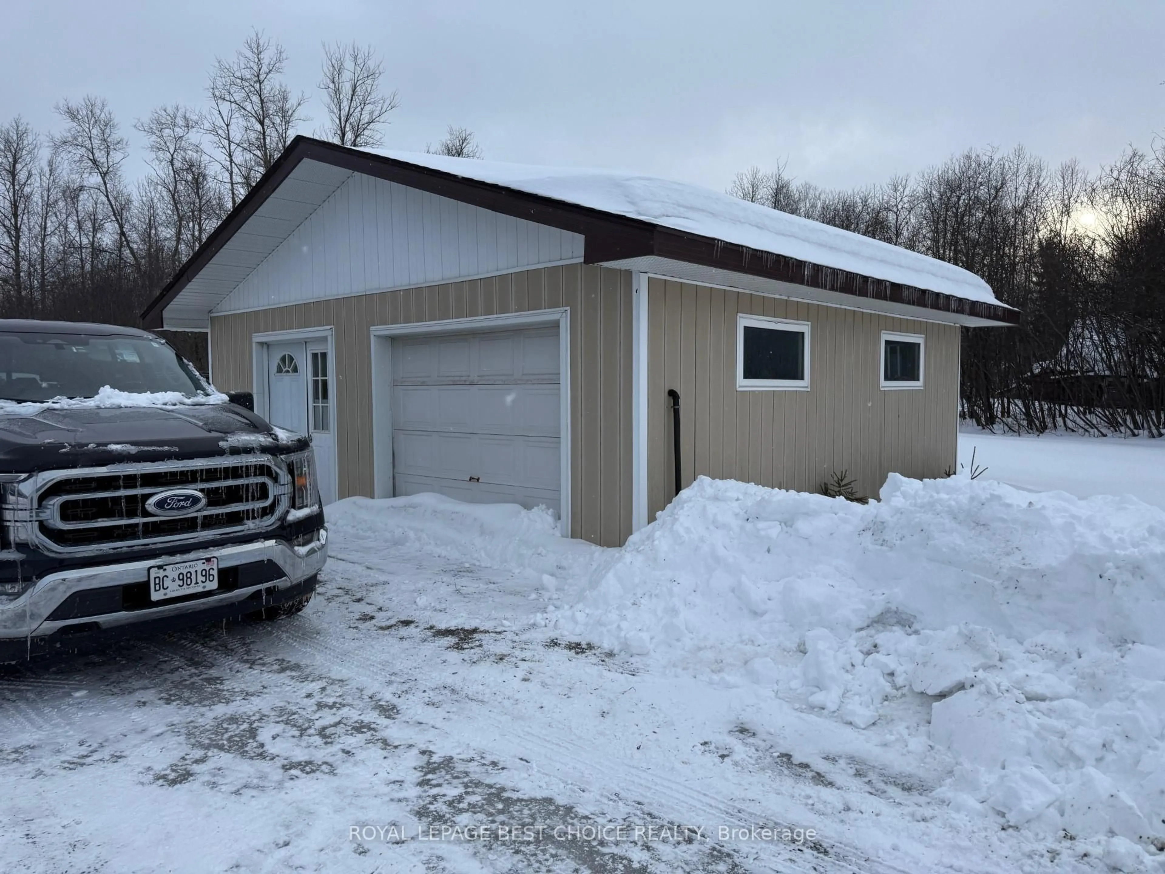Indoor garage for 334442 Highway 11 Highway, Englehart Ontario P0J 1H0