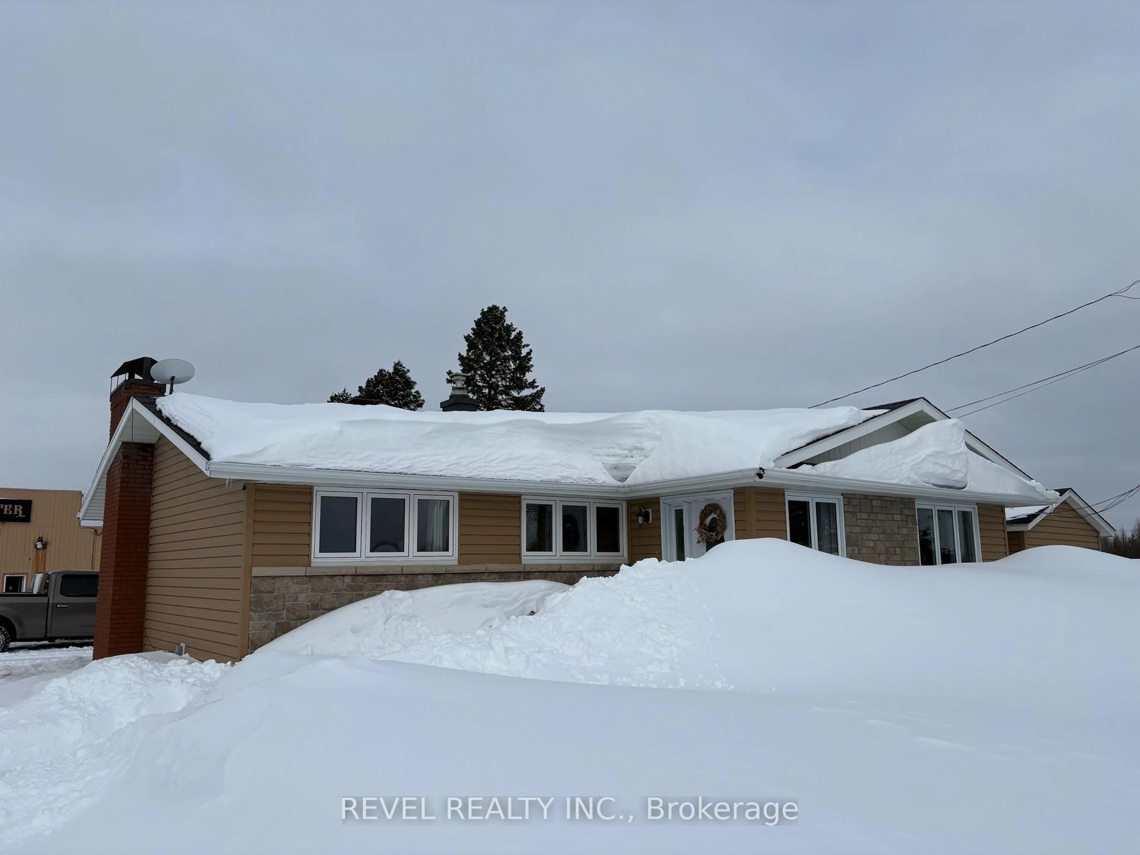 A pic from outside/outdoor area/front of a property/back of a property/a pic from drone, unknown for 701 Highway 652 Highway, Cochrane Ontario P0L 1C0