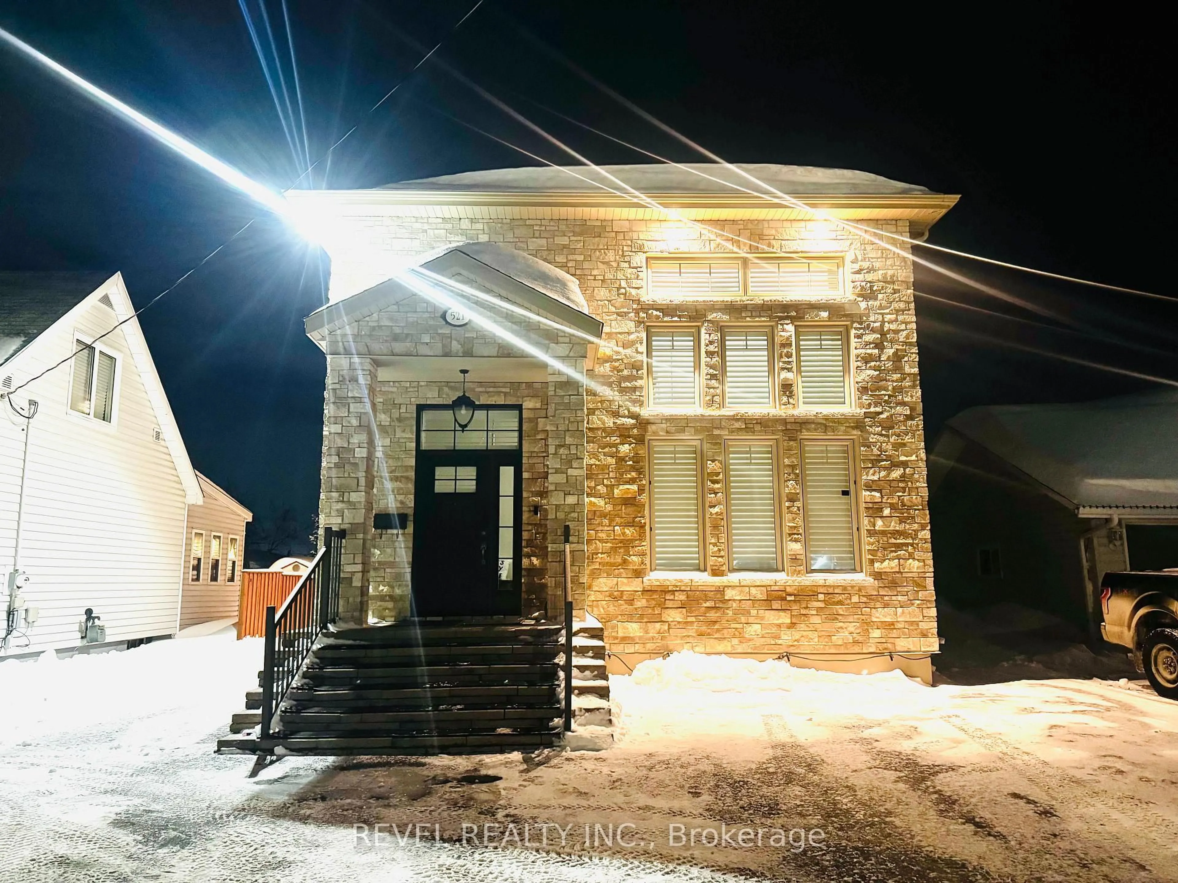 Home with brick exterior material, building for 521 Pine St, Timmins Ontario P4N 6L9