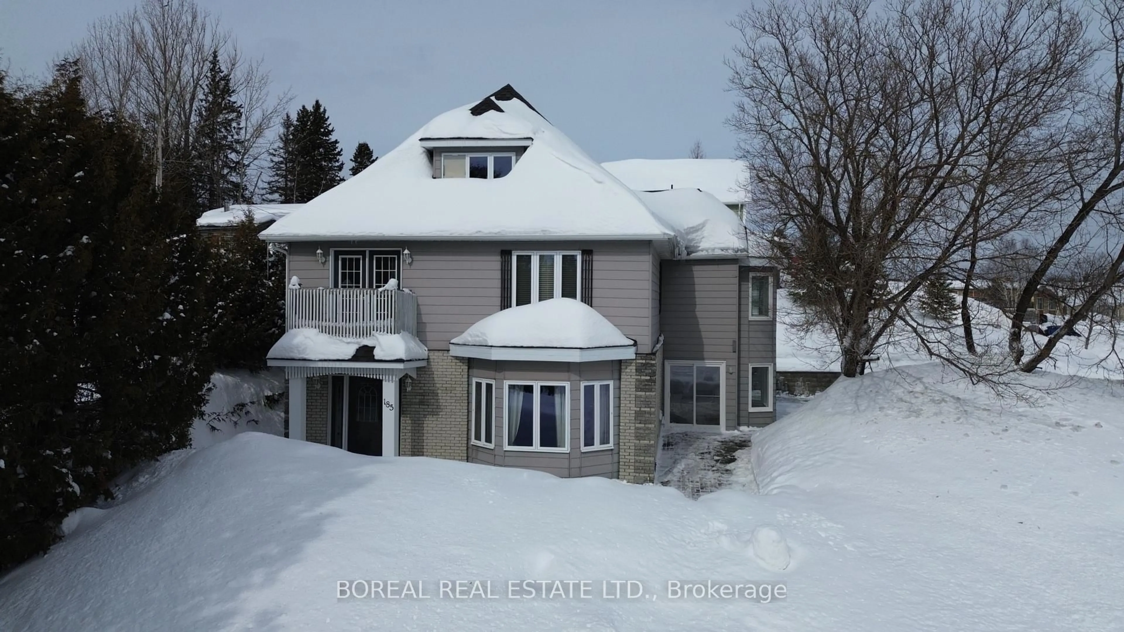 A pic from outside/outdoor area/front of a property/back of a property/a pic from drone, building for 185 Fifth St, Cochrane Ontario P0L 1C0