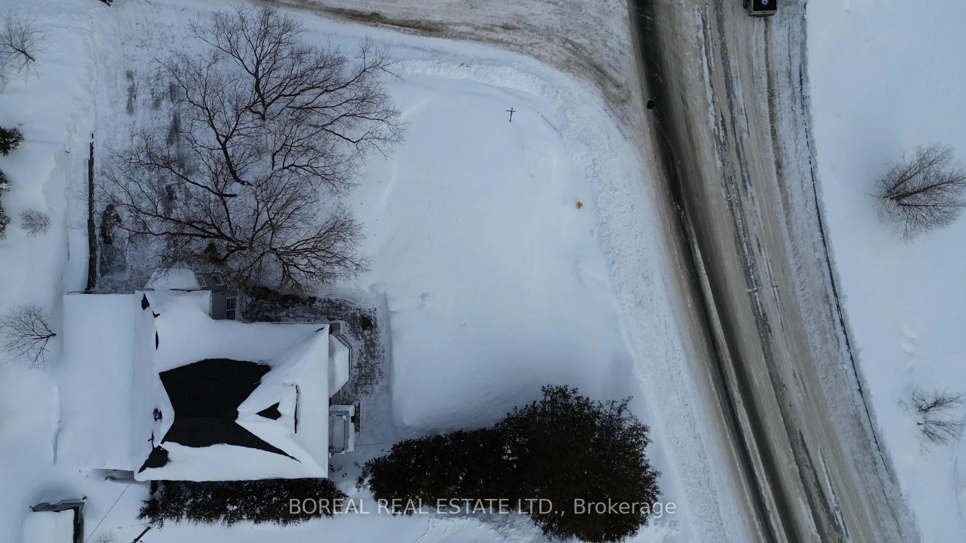 A pic from outside/outdoor area/front of a property/back of a property/a pic from drone, street for 185 Fifth St, Cochrane Ontario P0L 1C0