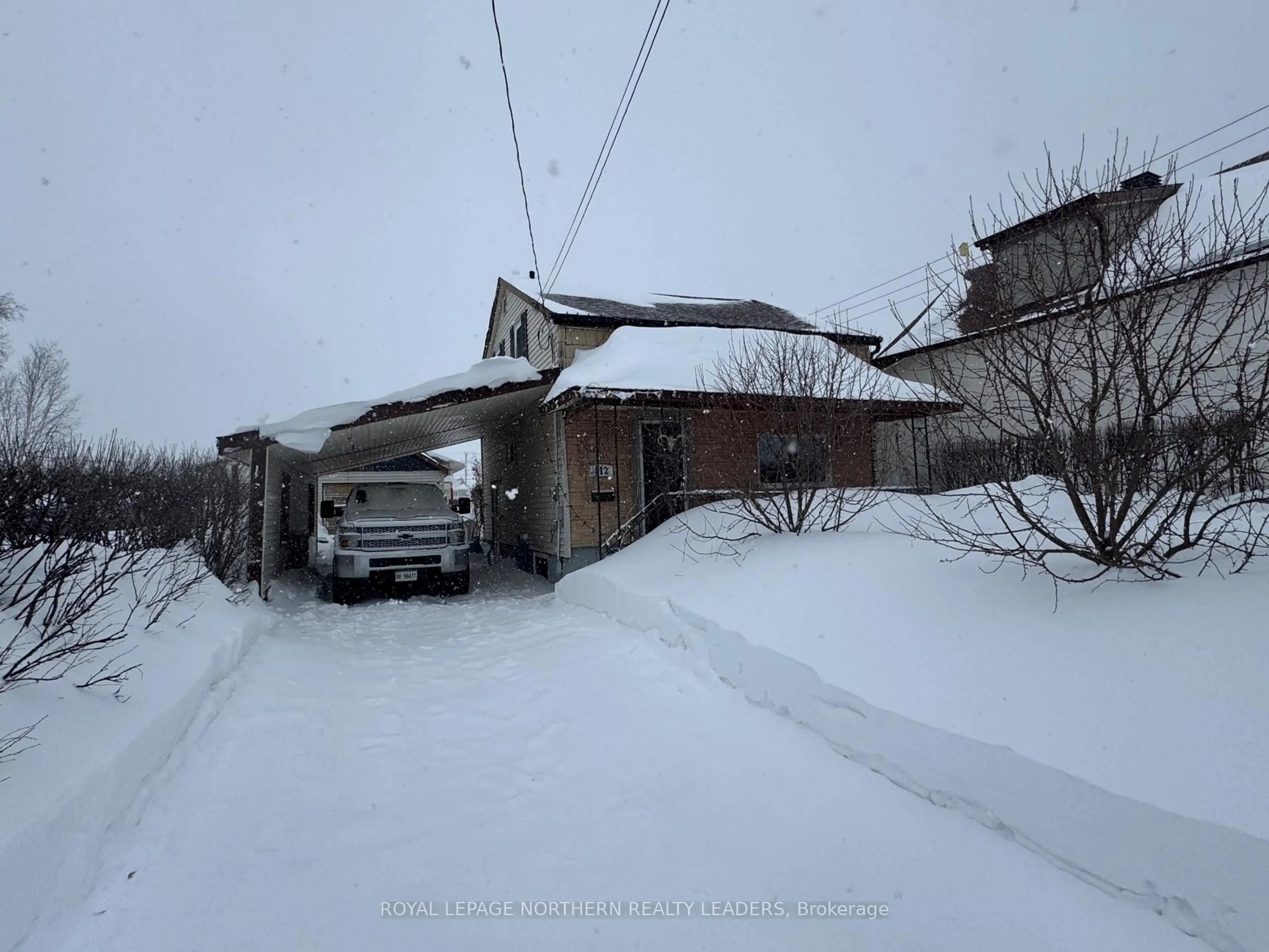 Parking for 412 Oak Ave, Timmins Ontario P4N 4T8