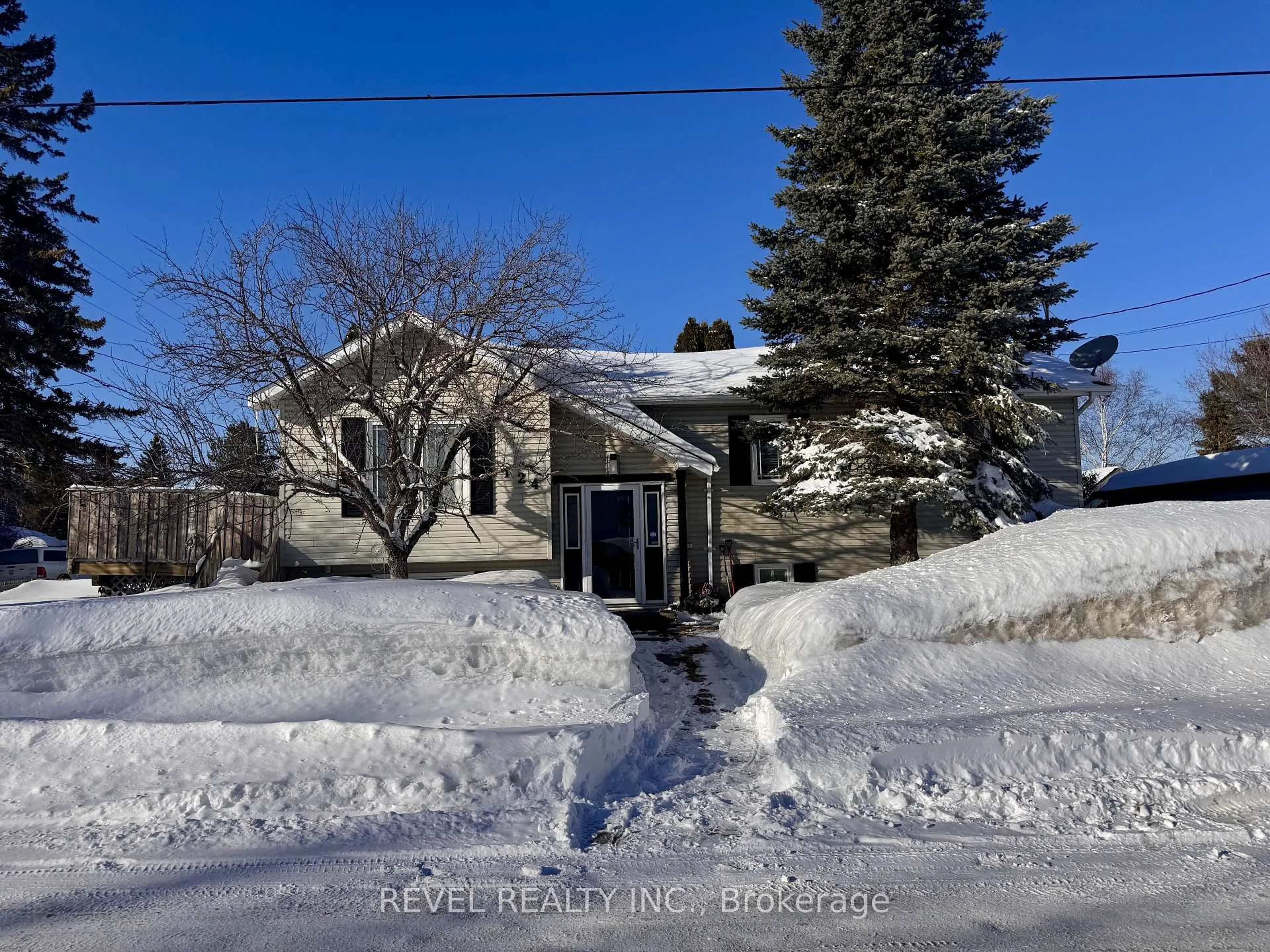 A pic from outside/outdoor area/front of a property/back of a property/a pic from drone, street for 124 Shamrock Ave, Timmins Ontario P0N 1H0