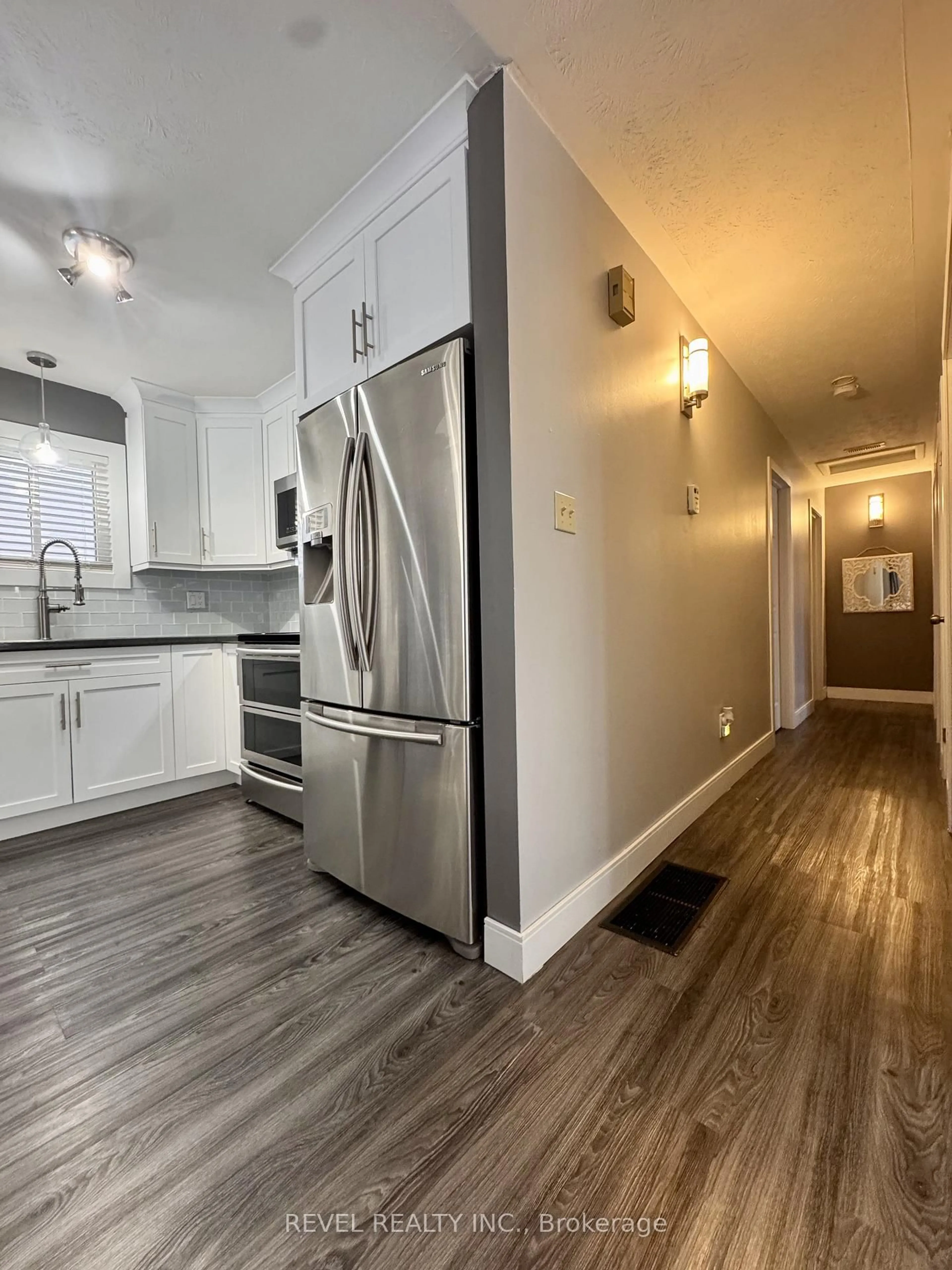 Open concept kitchen, wood/laminate floor for 124 Shamrock Ave, Timmins Ontario P0N 1H0