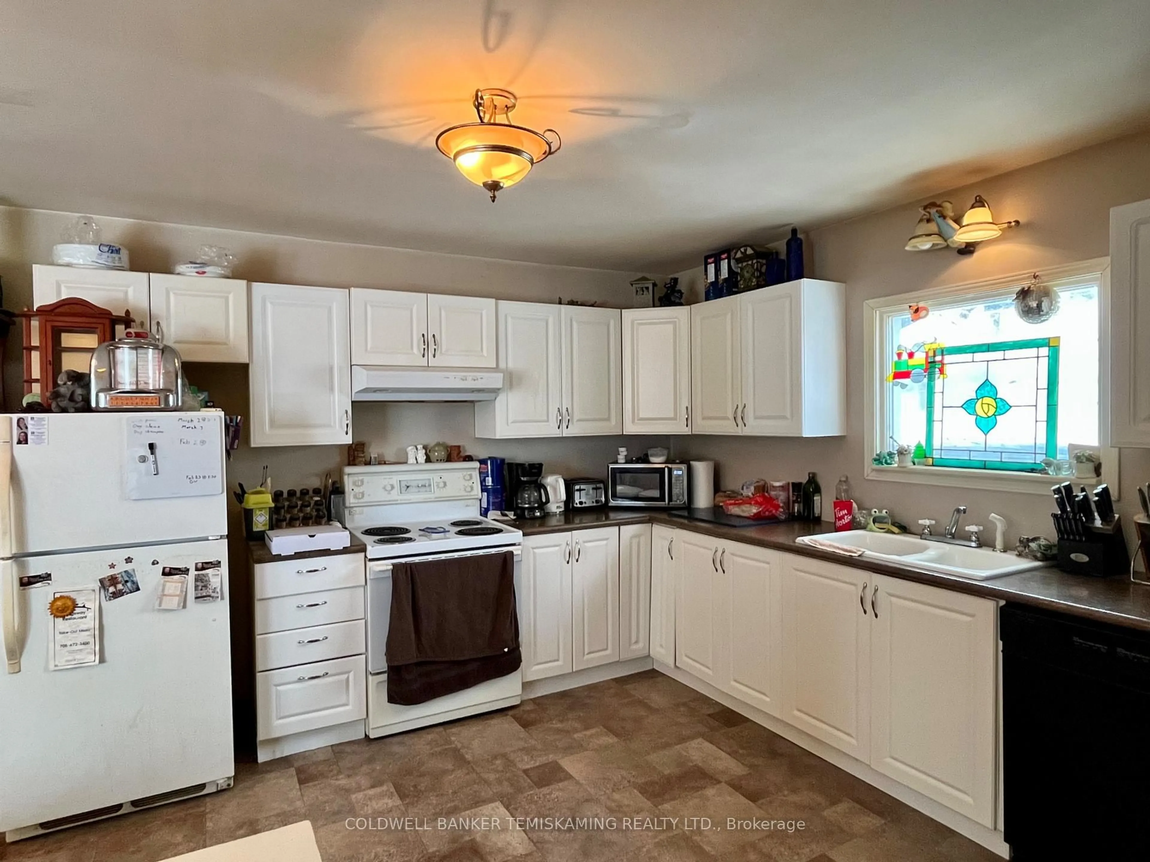 Standard kitchen, ceramic/tile floor for 285 Georgina Ave, Temiskaming Shores Ontario P0J 1K0