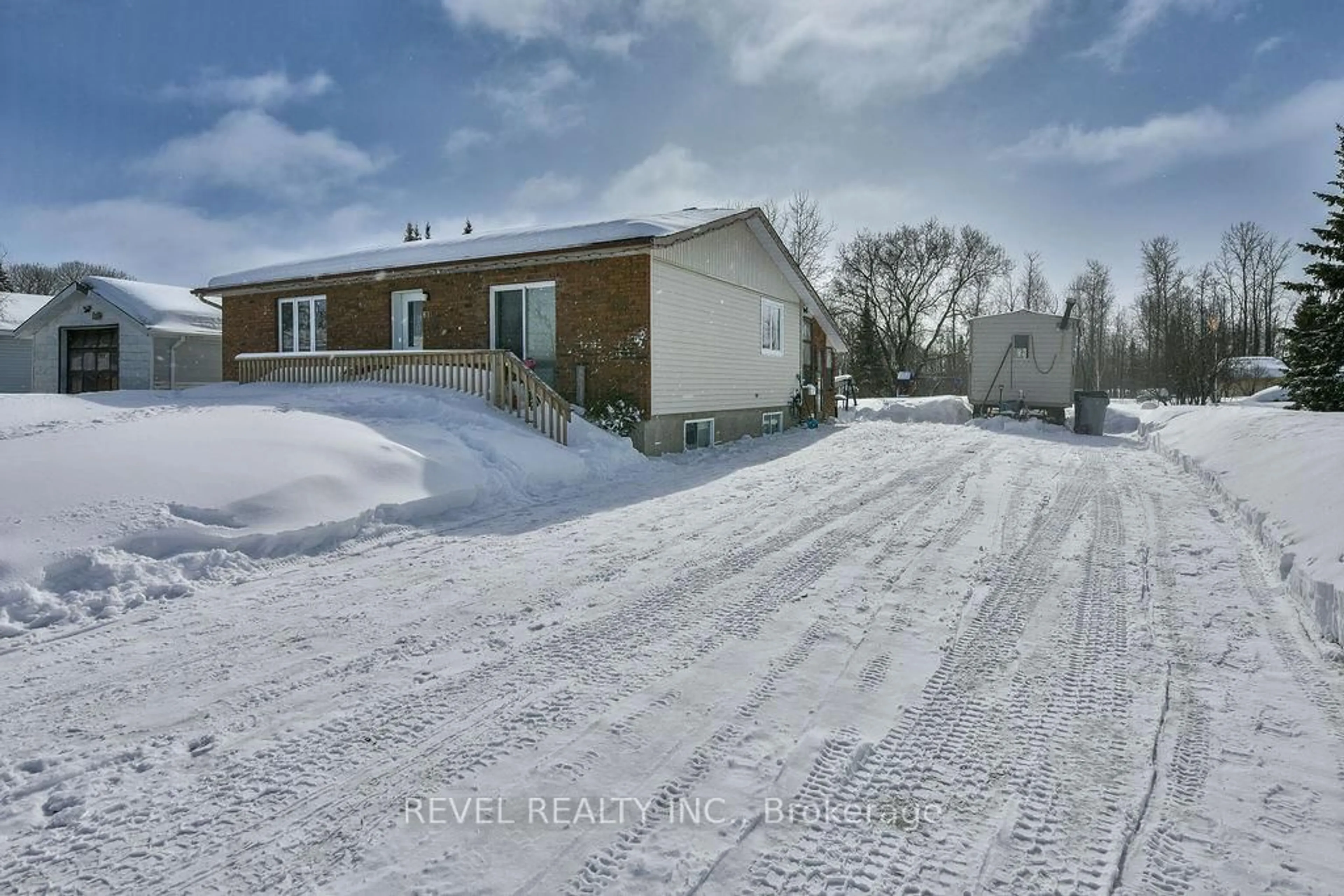 A pic from outside/outdoor area/front of a property/back of a property/a pic from drone, street for 611 Gauthier St, Timmins Ontario P0N 1C0