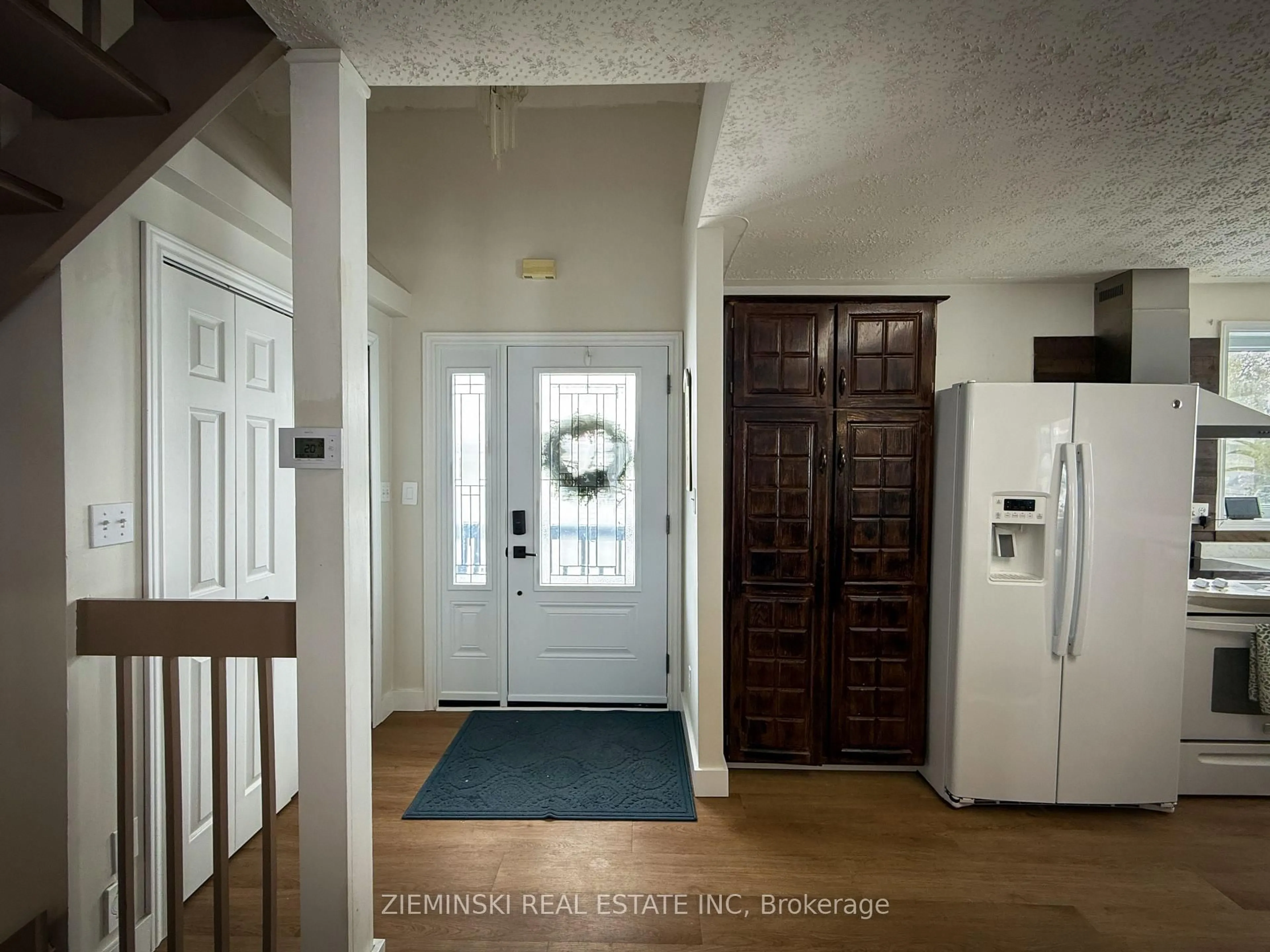 Indoor entryway for 1383 Park Ave, Timmins Ontario P4R 1M1