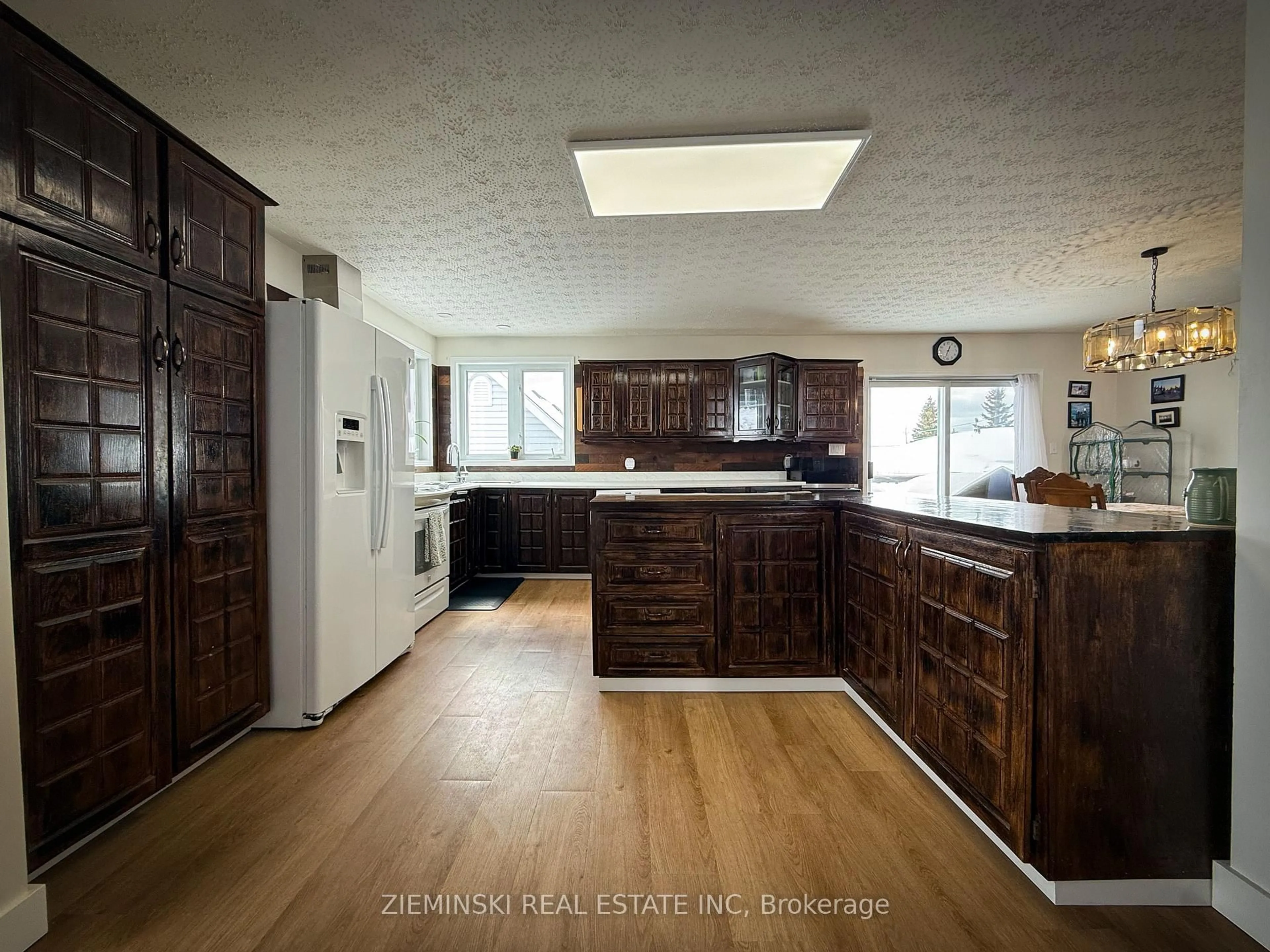 Standard kitchen, unknown for 1383 Park Ave, Timmins Ontario P4R 1M1