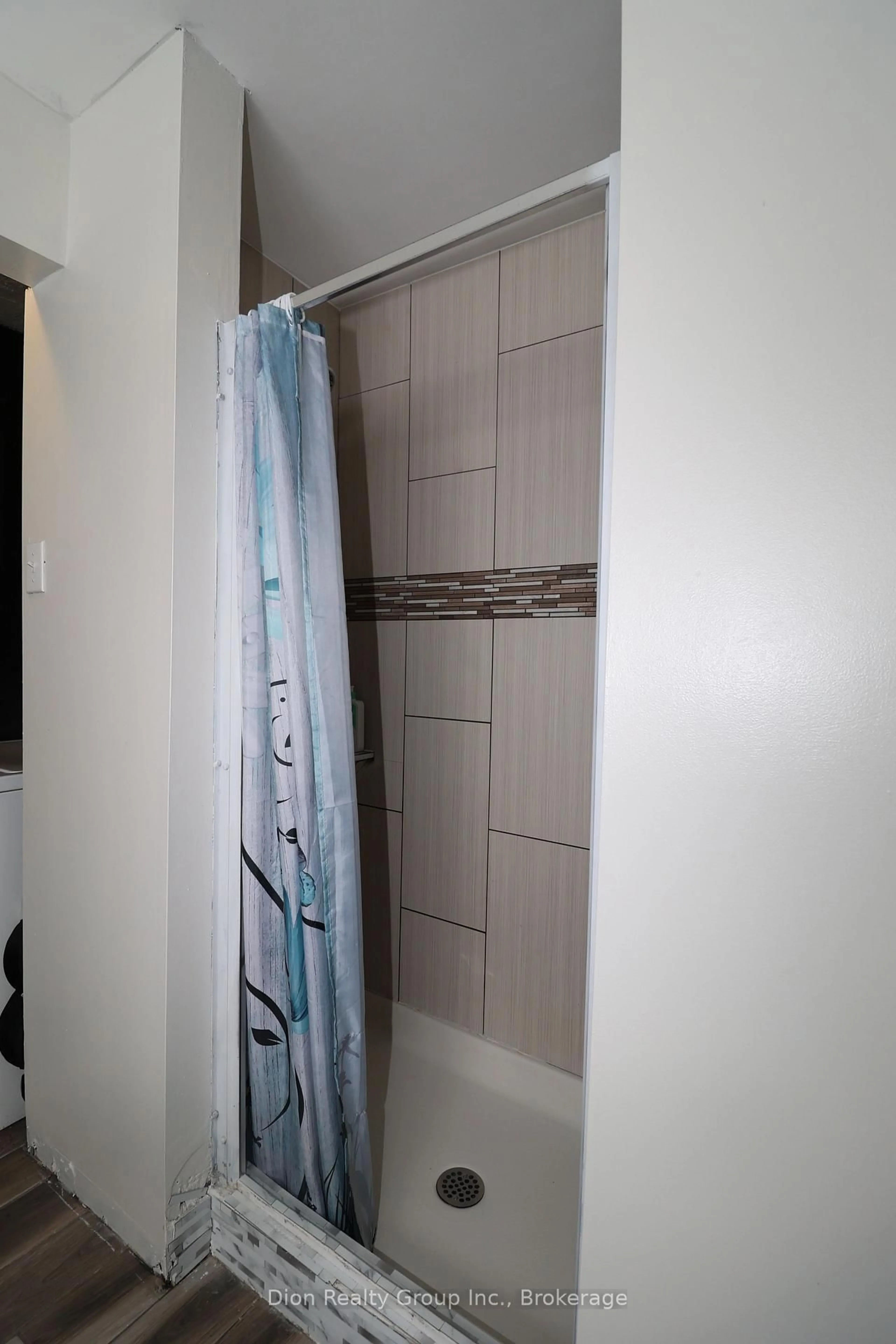 Standard bathroom, ceramic/tile floor for 17 Premier Ave, Kirkland Lake Ontario P2N 1W9