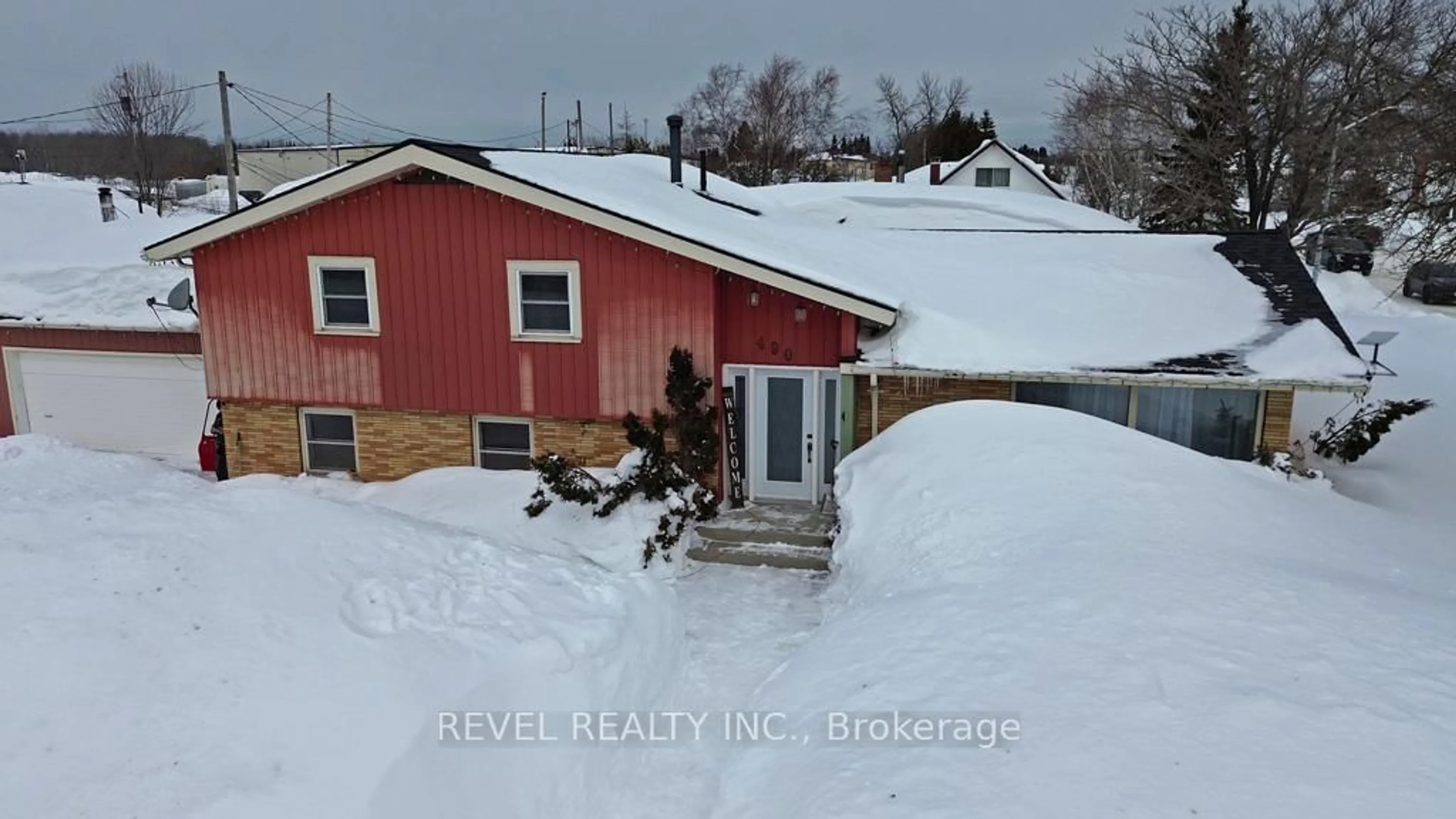 A pic from outside/outdoor area/front of a property/back of a property/a pic from drone, water/lake/river/ocean view for 490 Marion St, Iroquois Falls Ontario P0K 1G0