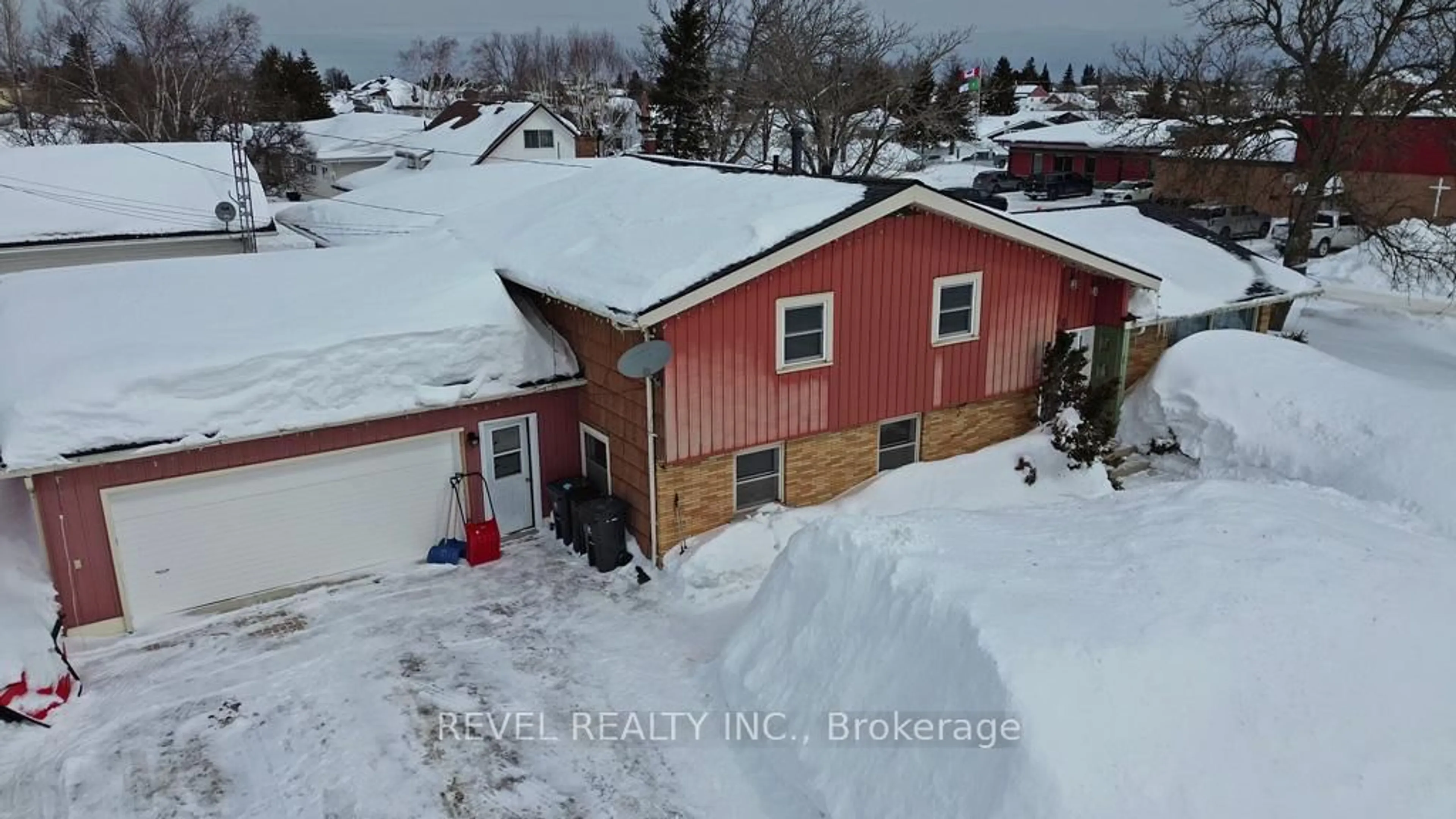 A pic from outside/outdoor area/front of a property/back of a property/a pic from drone, unknown for 490 Marion St, Iroquois Falls Ontario P0K 1G0