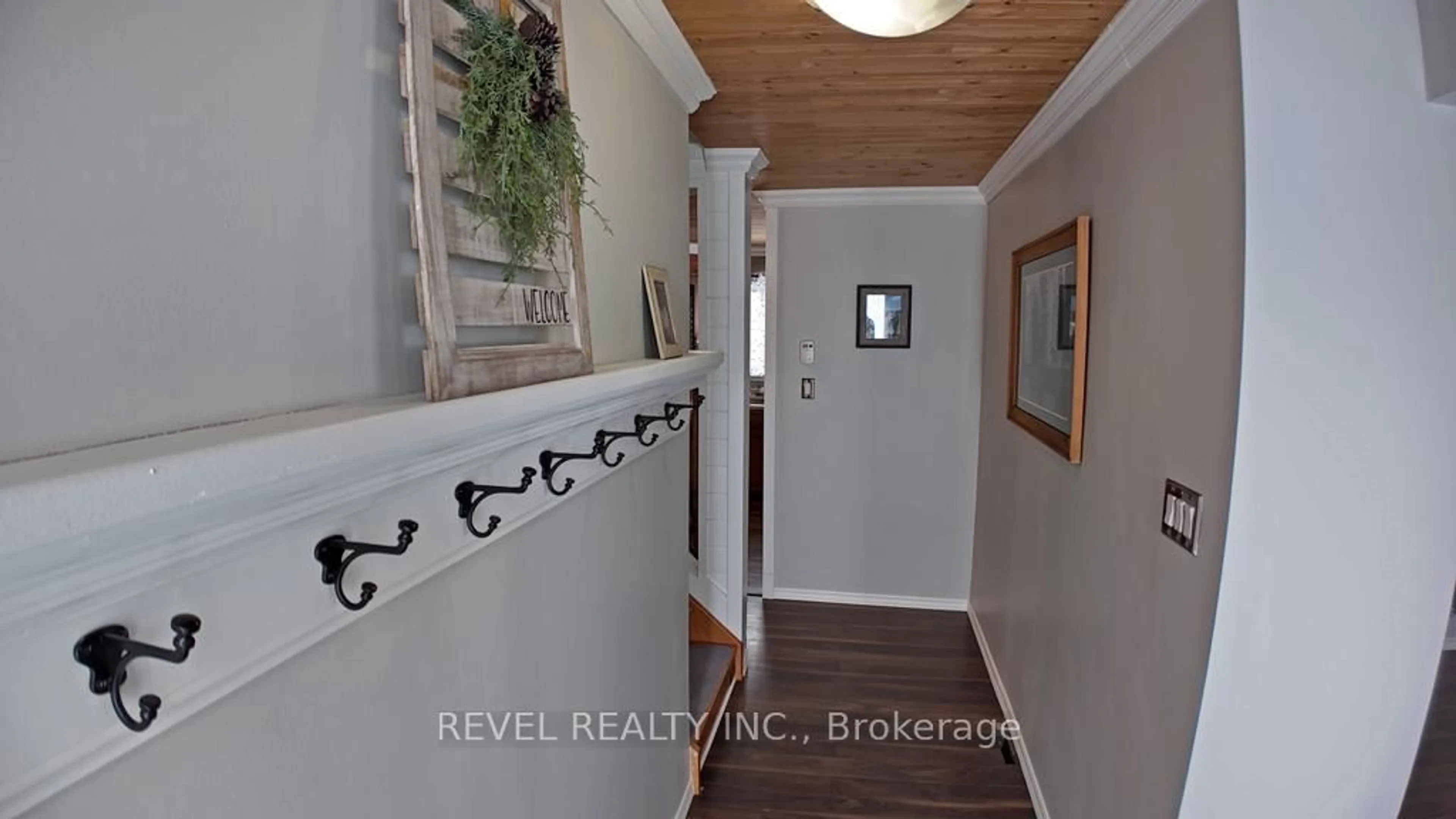 Indoor entryway for 490 Marion St, Iroquois Falls Ontario P0K 1G0