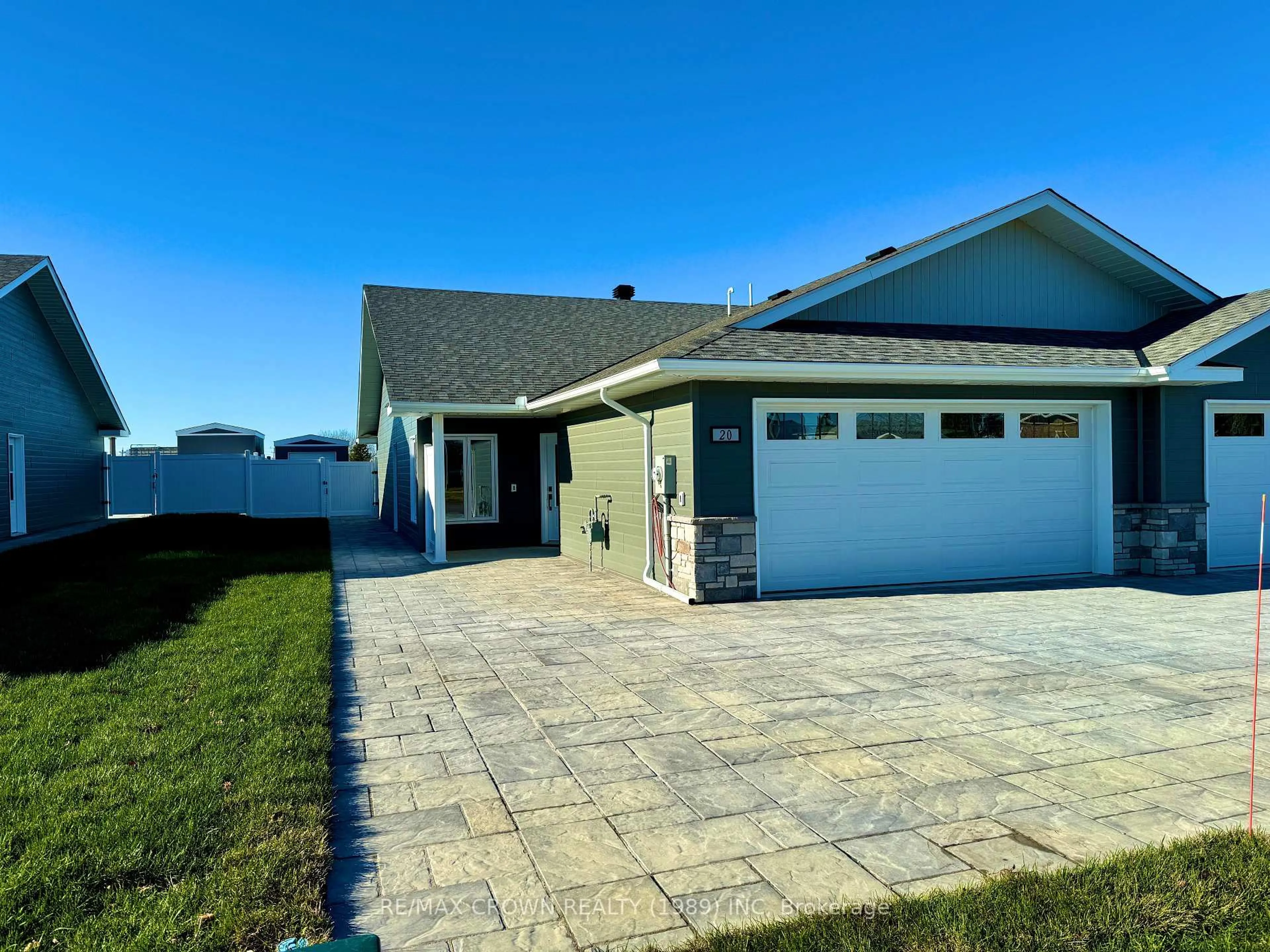Home with vinyl exterior material, street for 20 Golf St, Kapuskasing Ontario P5N 3J6