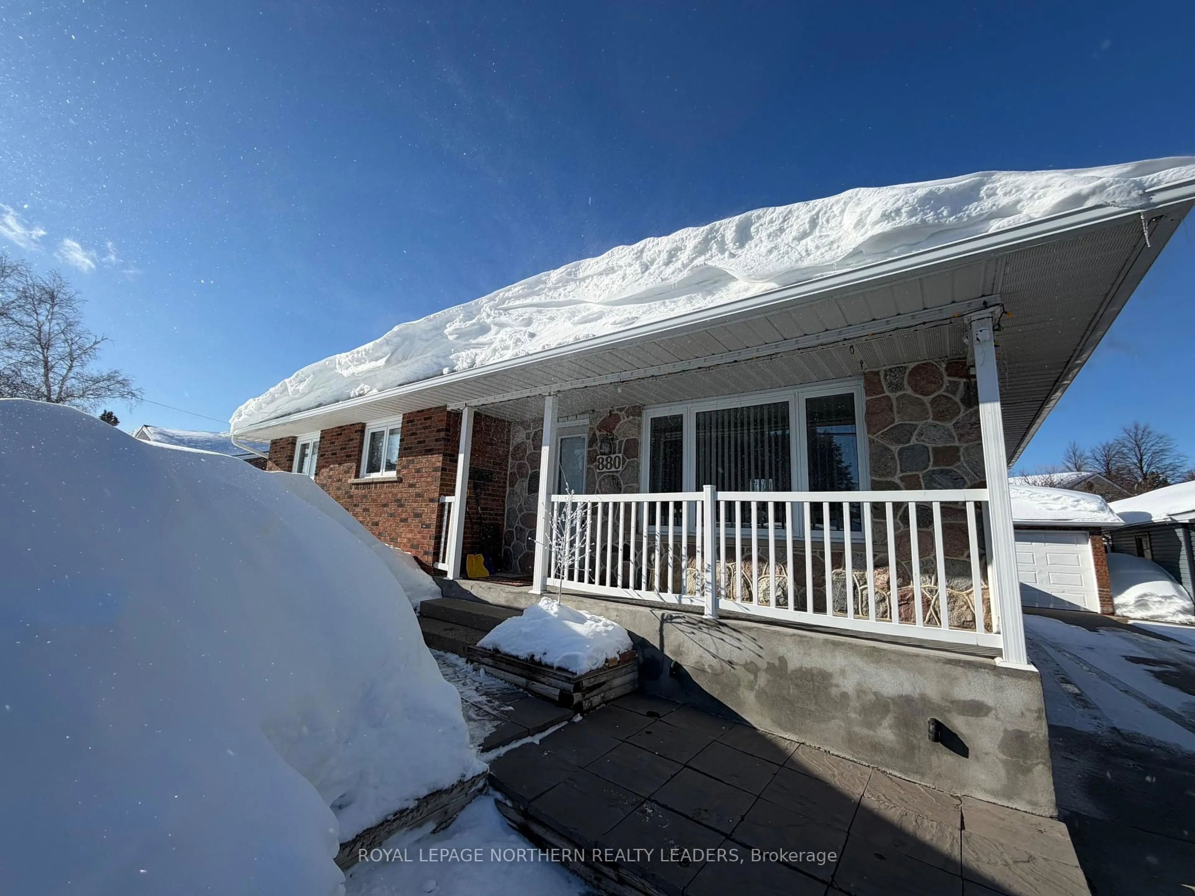 A pic from outside/outdoor area/front of a property/back of a property/a pic from drone, building for 880 Park Ave, Timmins Ontario P4N 3Y2