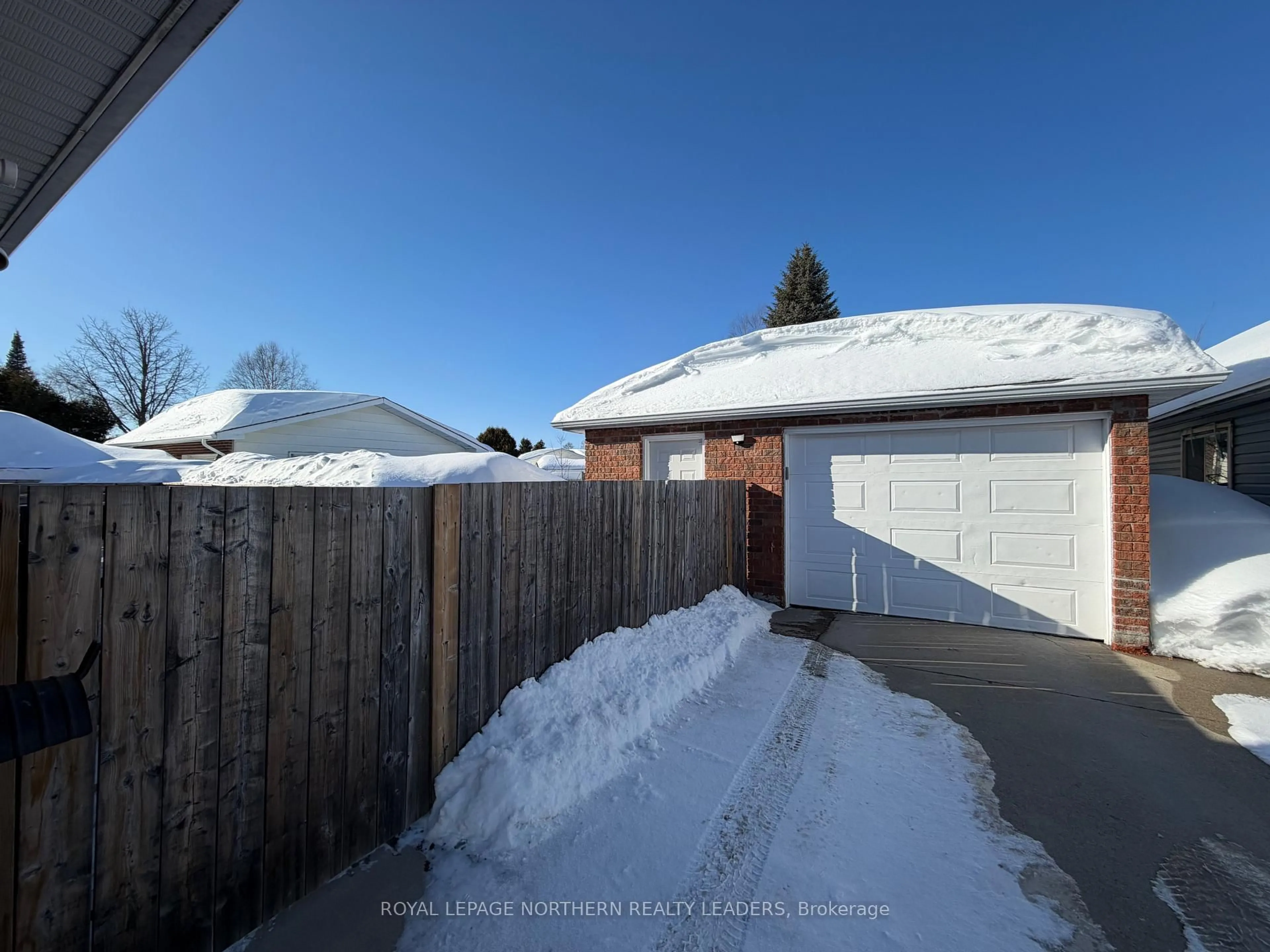 A pic from outside/outdoor area/front of a property/back of a property/a pic from drone, street for 880 Park Ave, Timmins Ontario P4N 3Y2