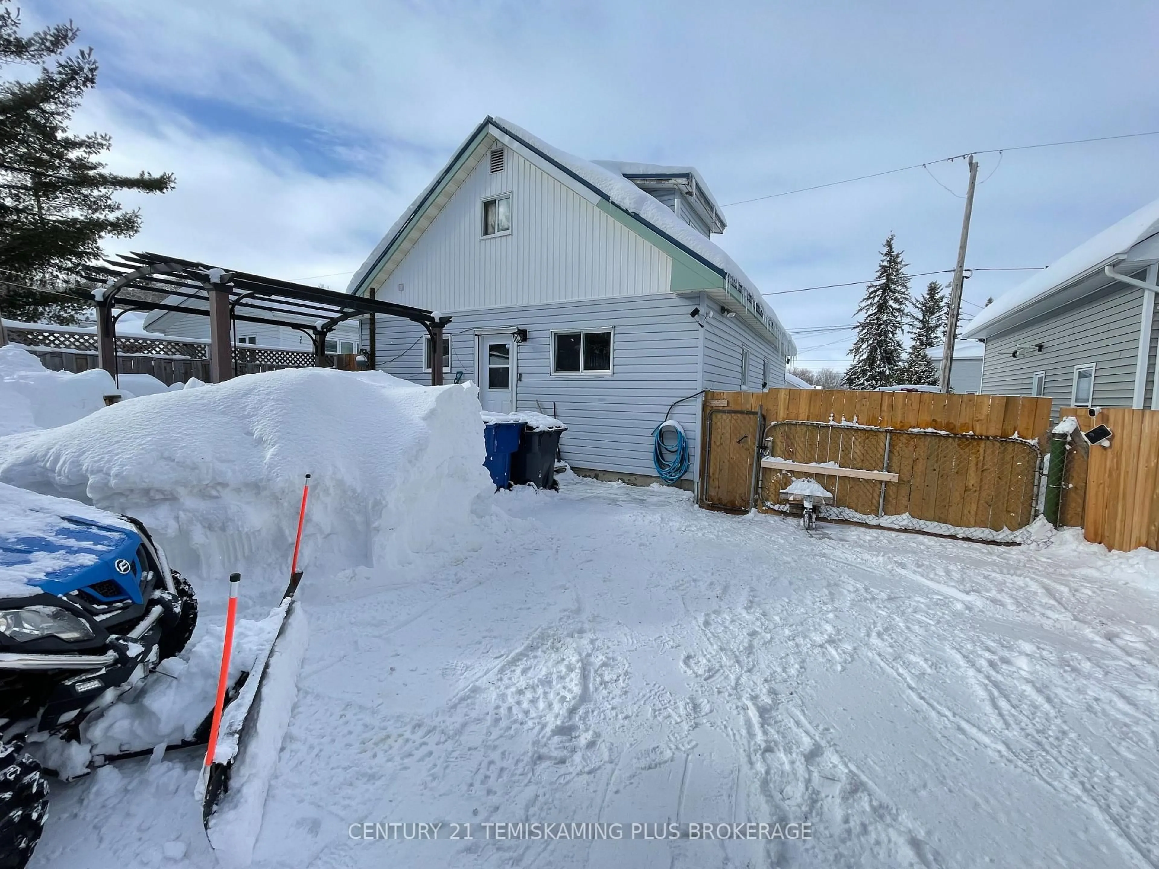 A pic from outside/outdoor area/front of a property/back of a property/a pic from drone, street for 402 Farah Ave, Temiskaming Shores Ontario P0J 1P0