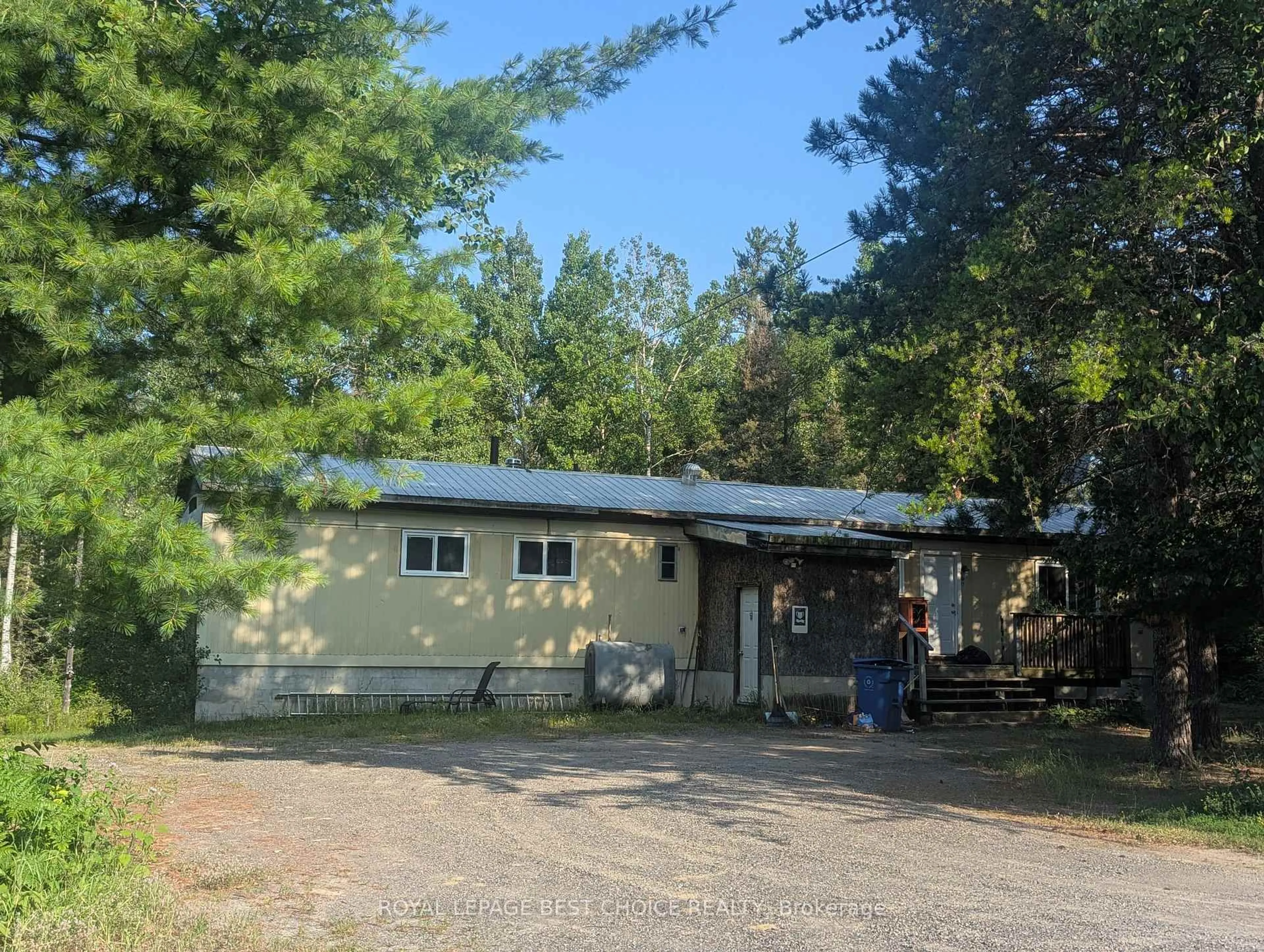 A pic from outside/outdoor area/front of a property/back of a property/a pic from drone, street for 918012 Portage Bay Rd, Timiskaming Ontario P0J 1C0