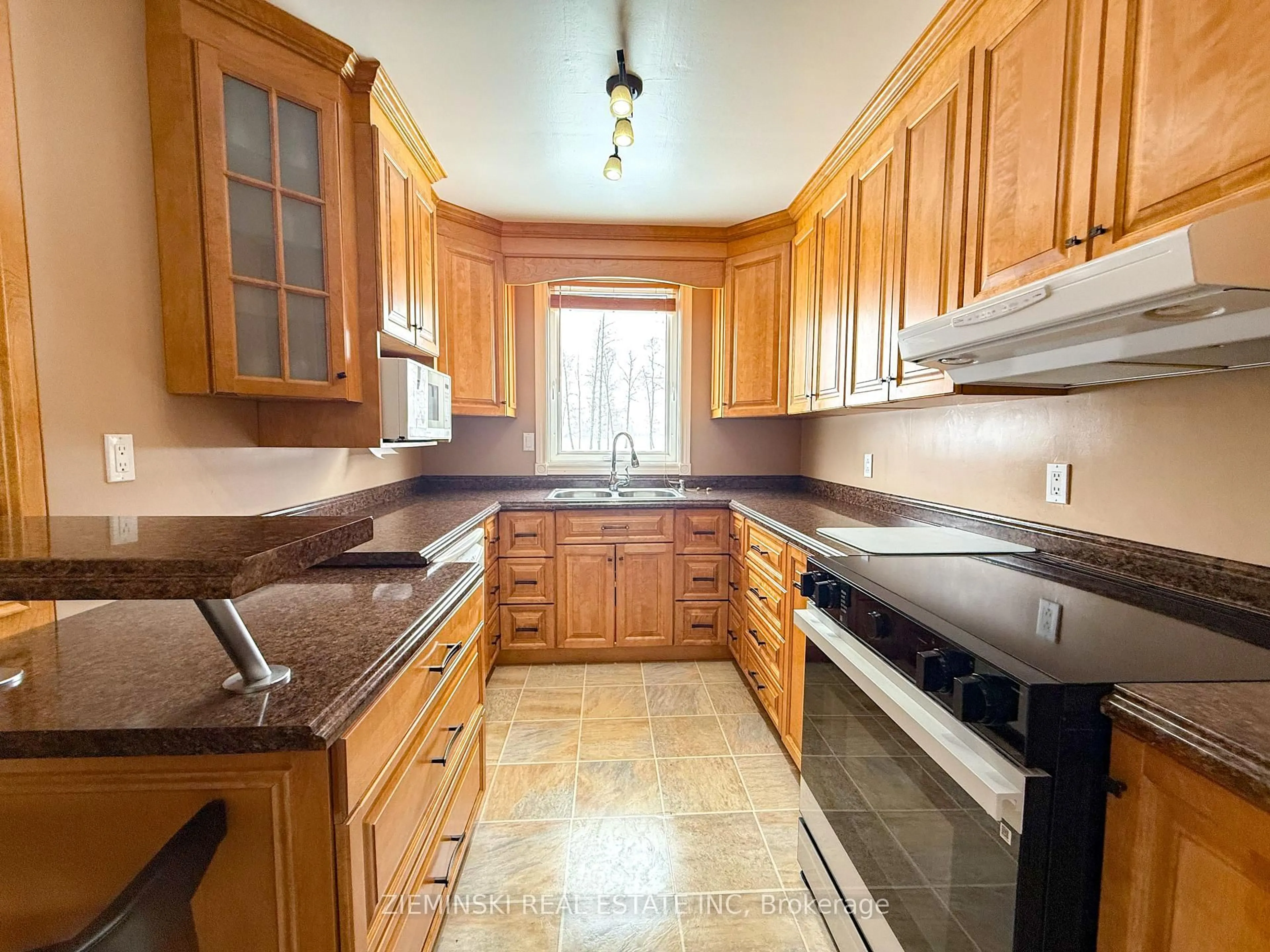 Standard kitchen, unknown for 4027 Highway 11 Highway, Black River-Matheson Ontario P0K 1R0