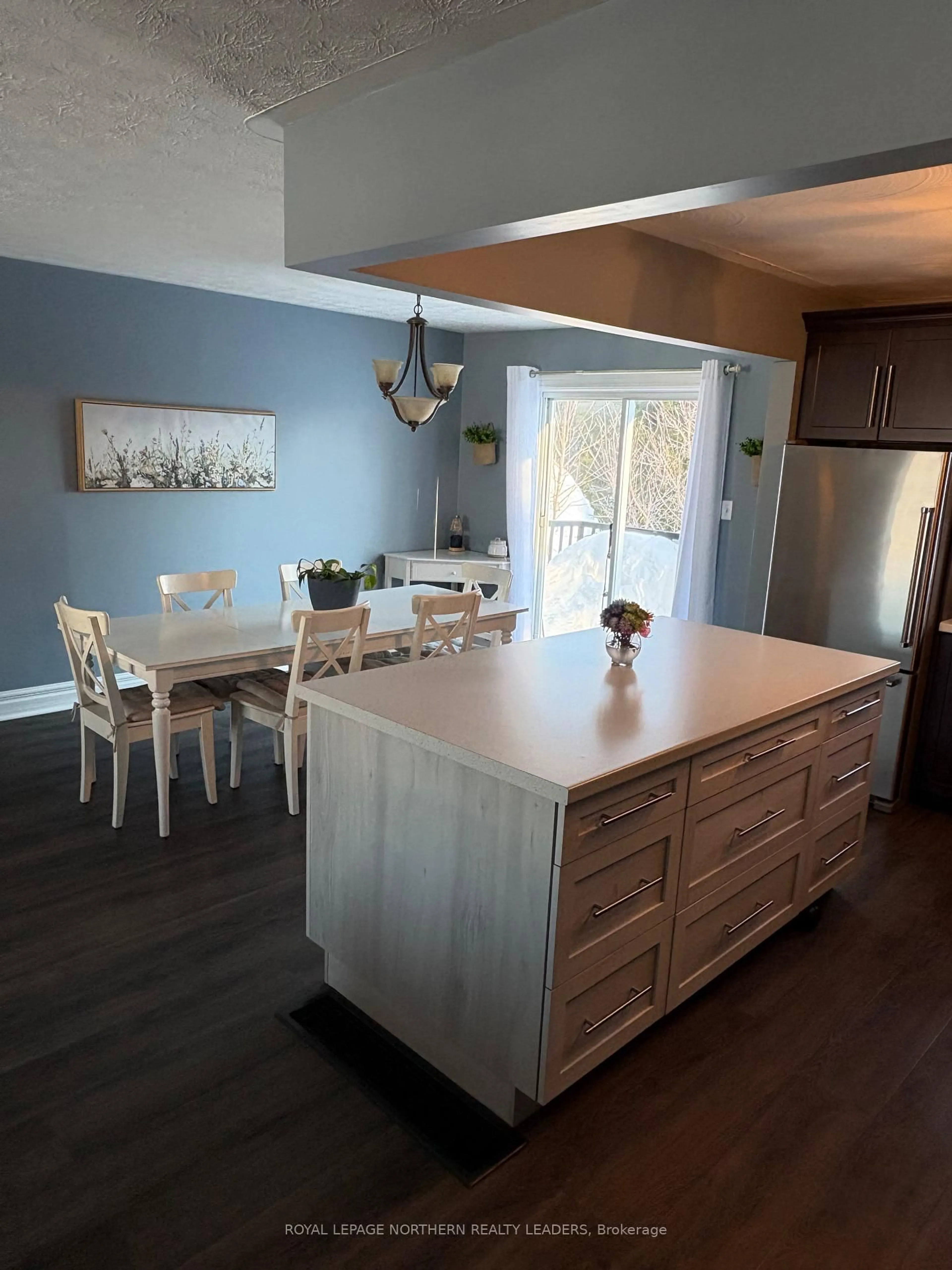 Open concept kitchen, wood/laminate floor for 1283 Power Ave, Timmins Ontario P4R 1J1