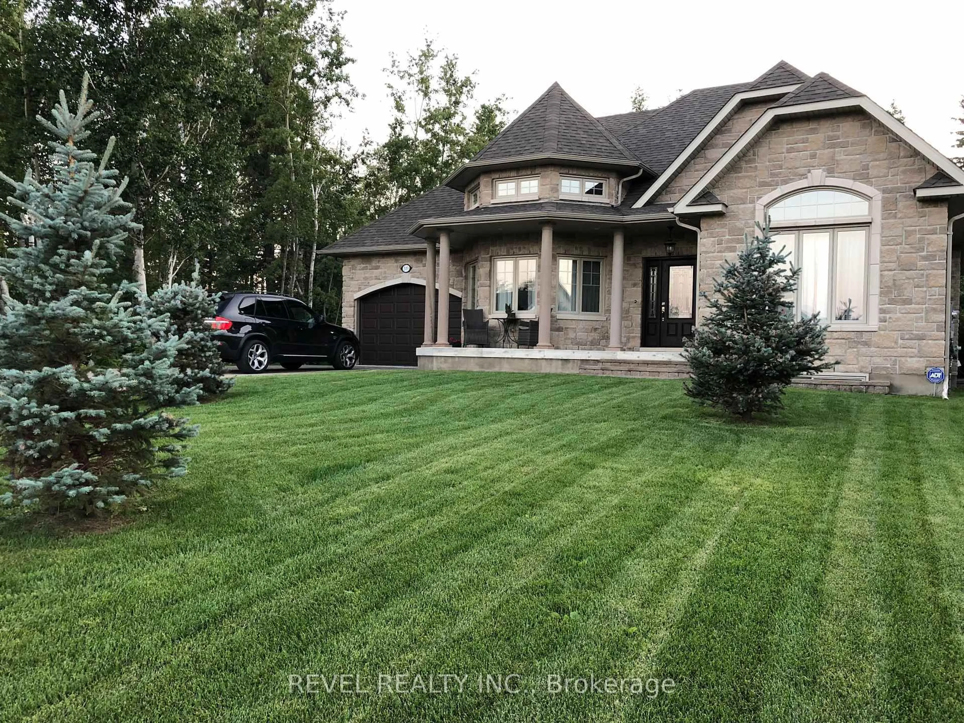 A pic from outside/outdoor area/front of a property/back of a property/a pic from drone, street for 149 Majestic Dr, Timmins Ontario P4R 1N6