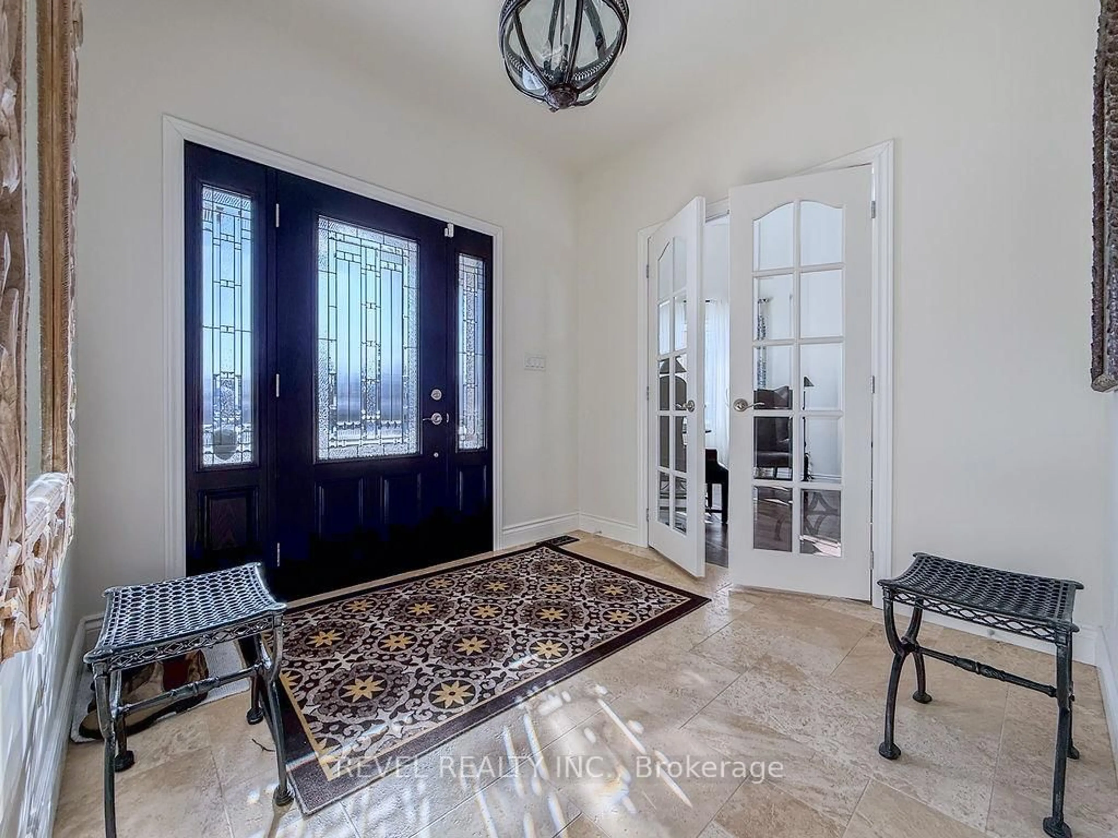 Indoor entryway for 149 Majestic Dr, Timmins Ontario P4R 1N6