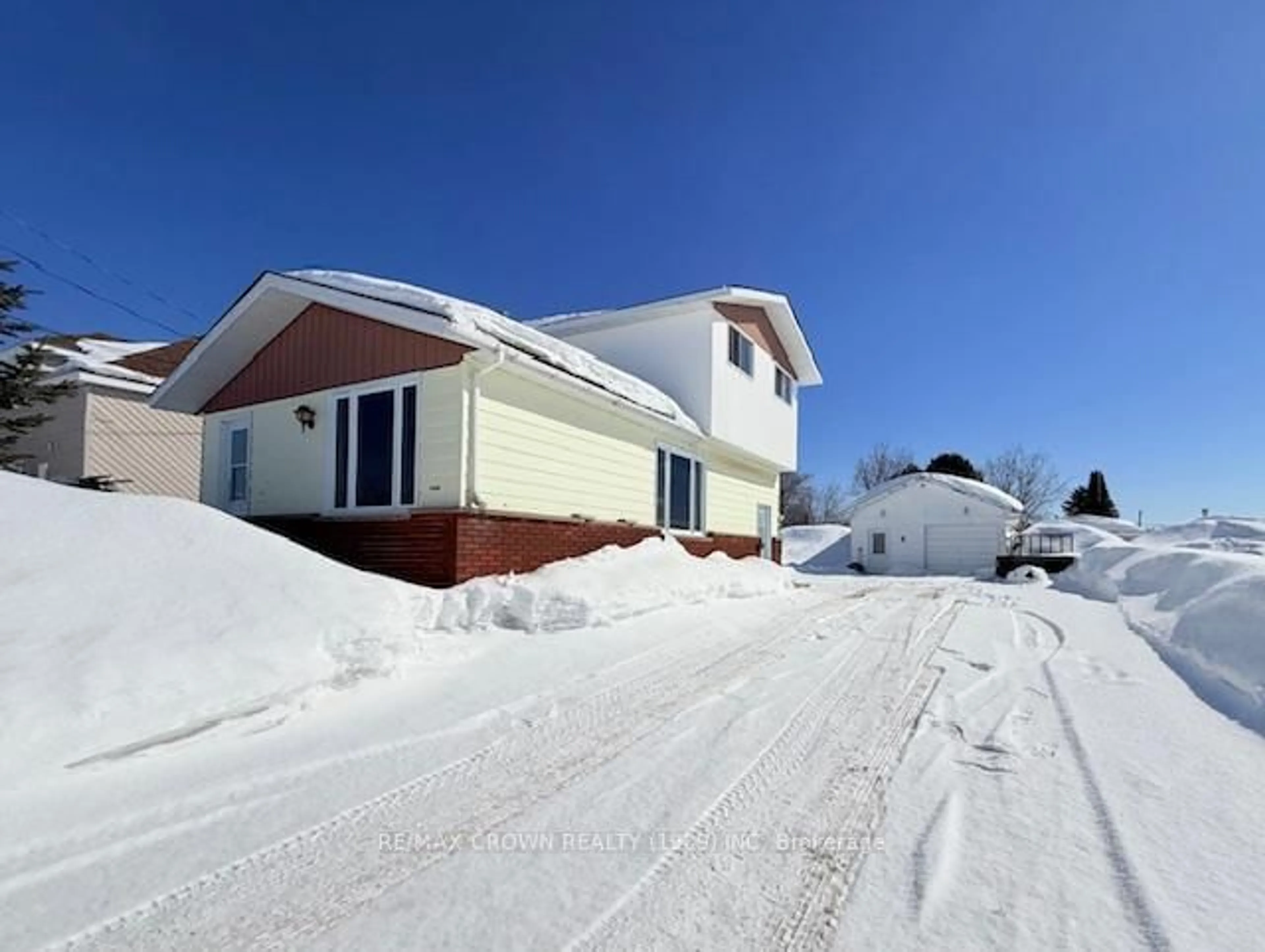 Home with vinyl exterior material, street for 4 Brock Cres, Kapuskasing Ontario P5N 2J8