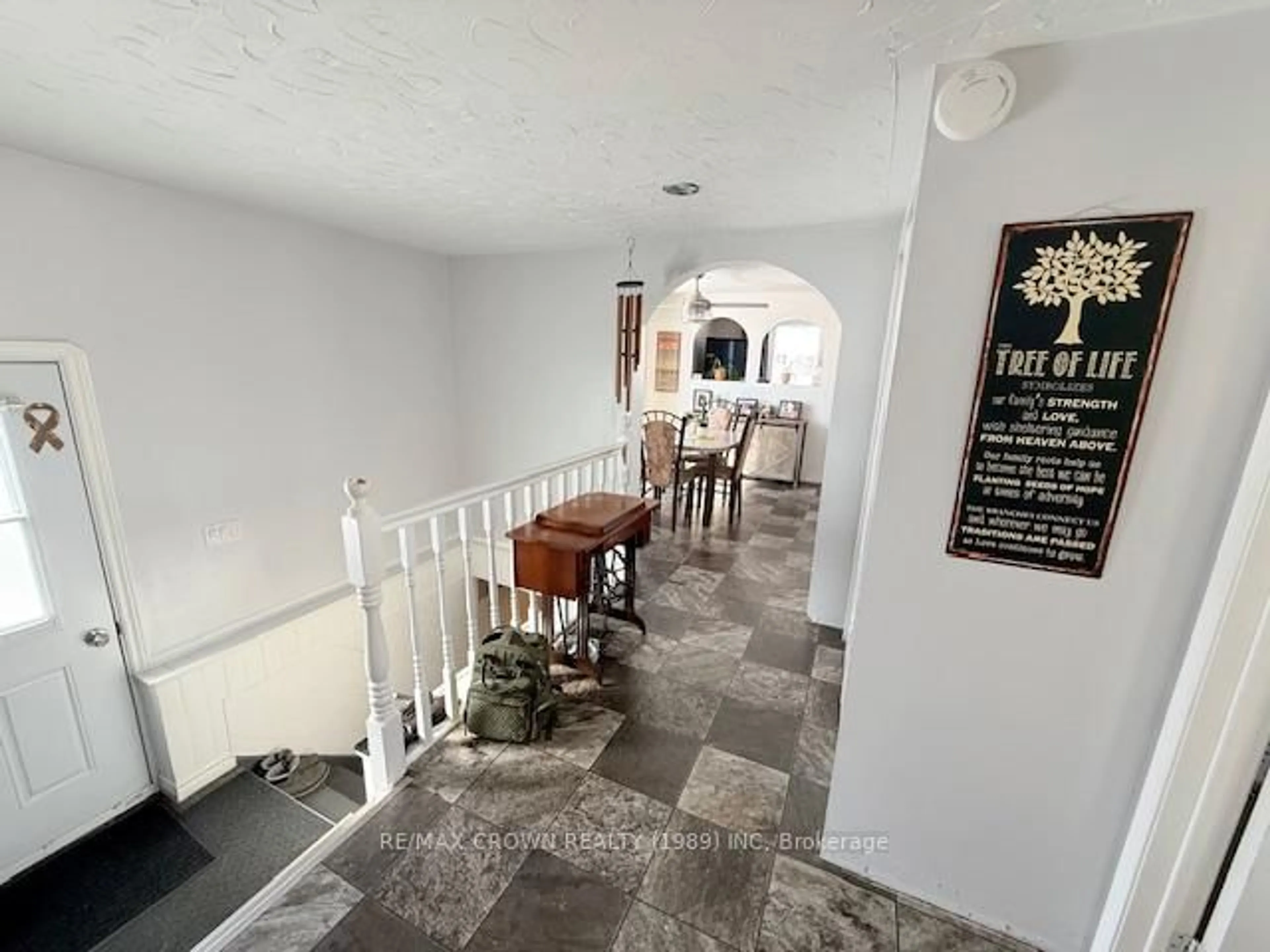 Indoor foyer for 4 Brock Cres, Kapuskasing Ontario P5N 2J8