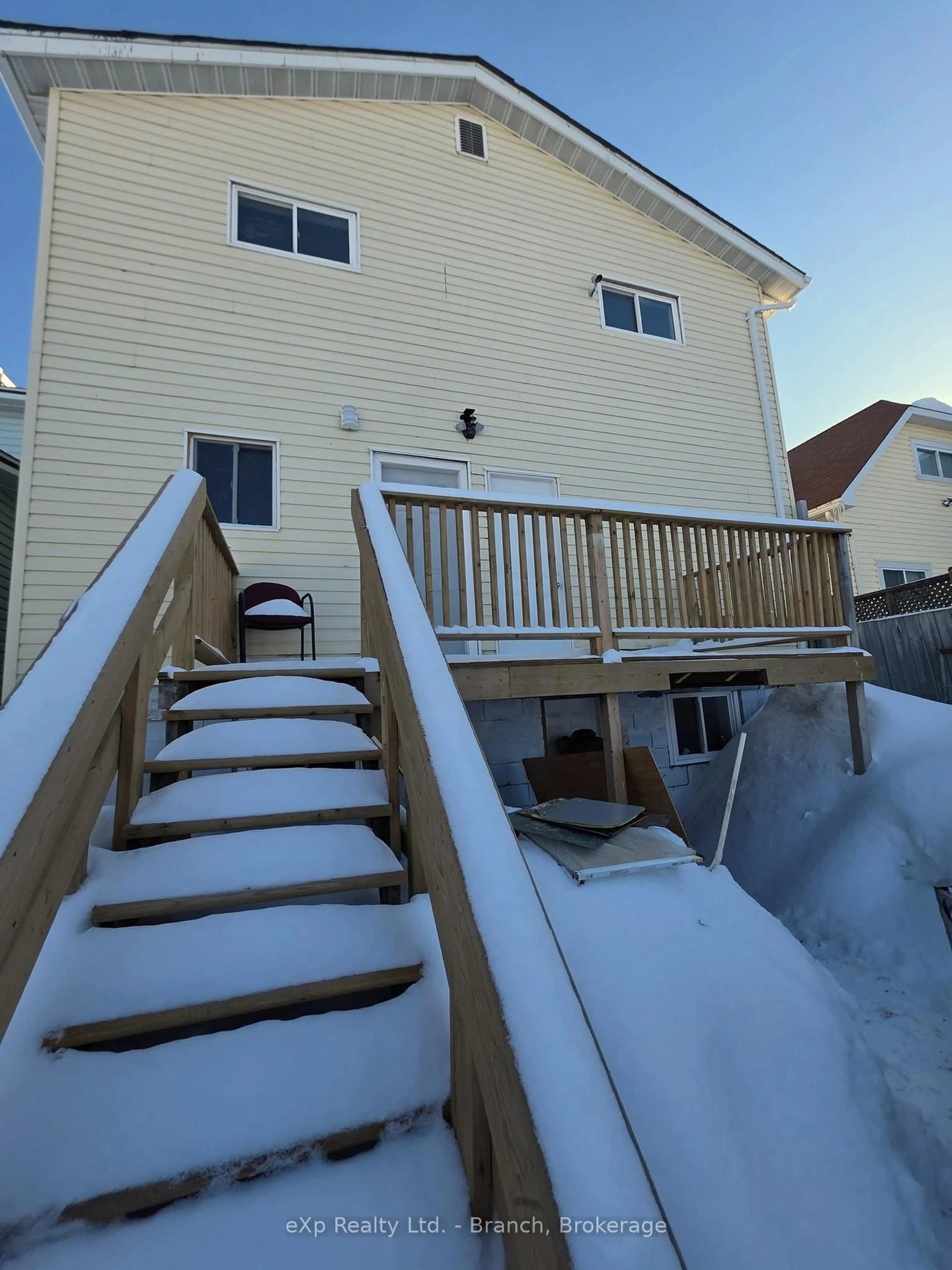 Stairs for 85 Father Costello Dr, Timmins Ontario P0N 1G0