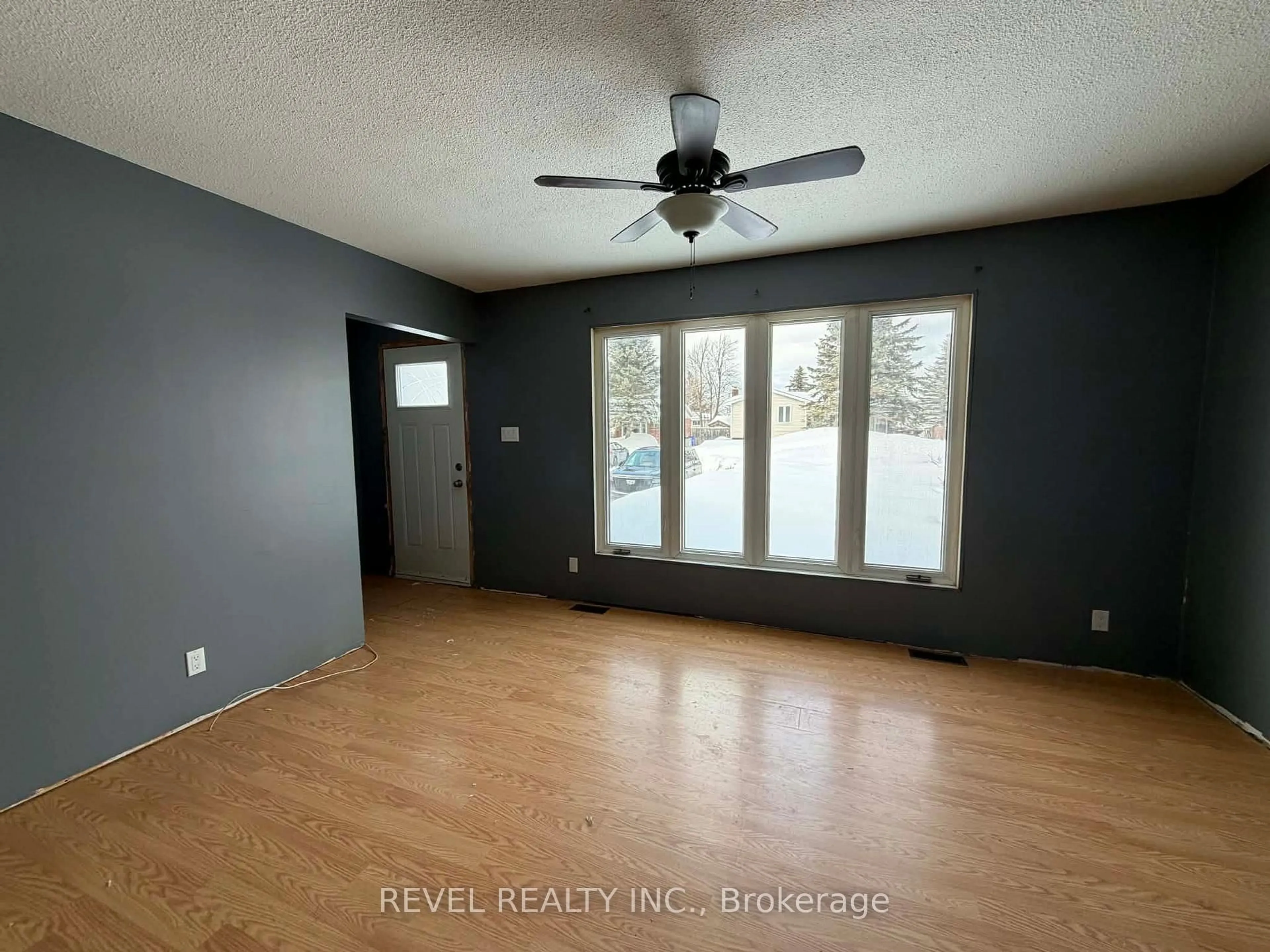 A pic of a room for 489 Couture Ave, Timmins Ontario P4P 1A5
