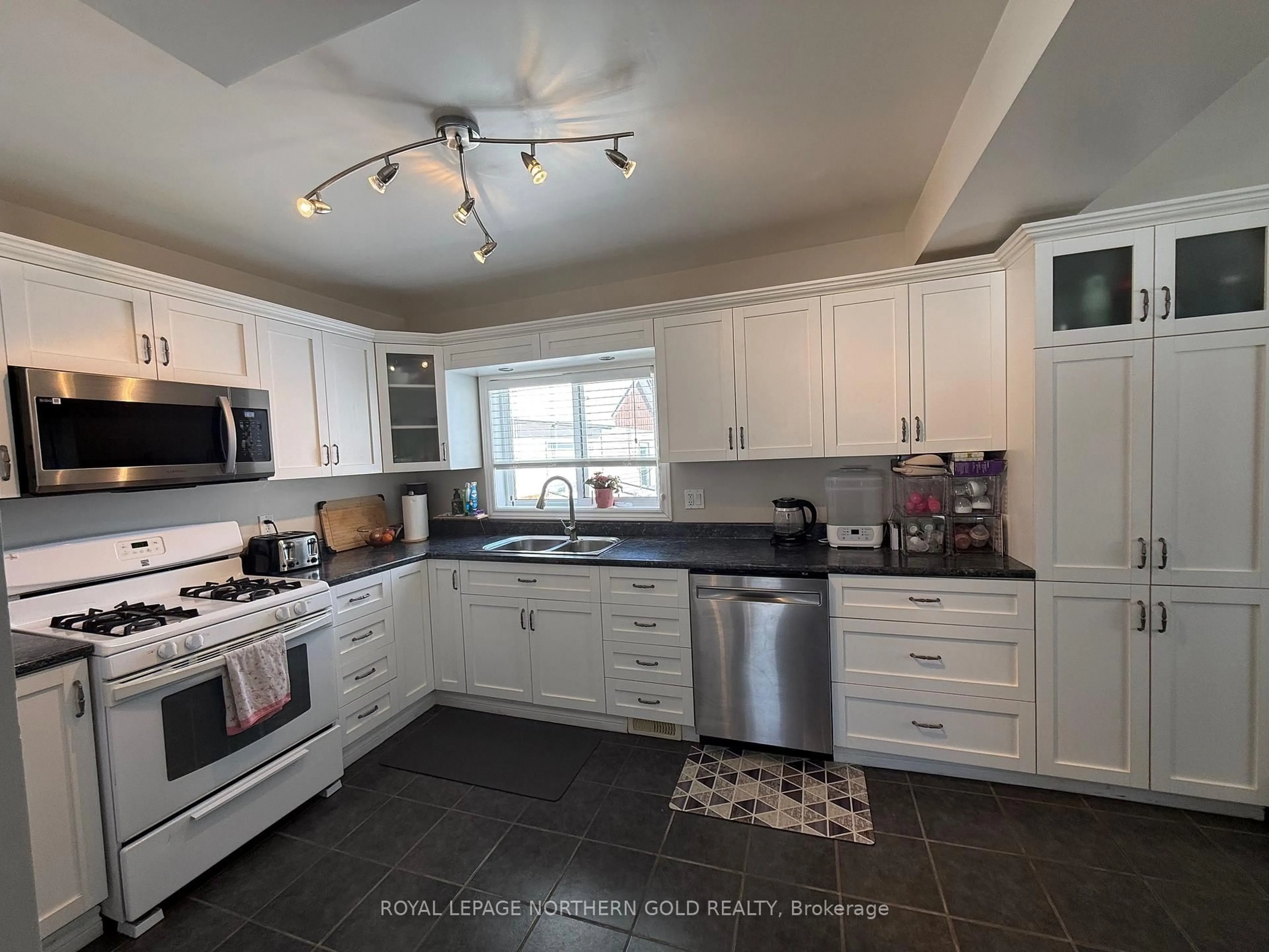 Open concept kitchen, ceramic/tile floor for 38 Comfort St, Kirkland Lake Ontario P2N 3B2