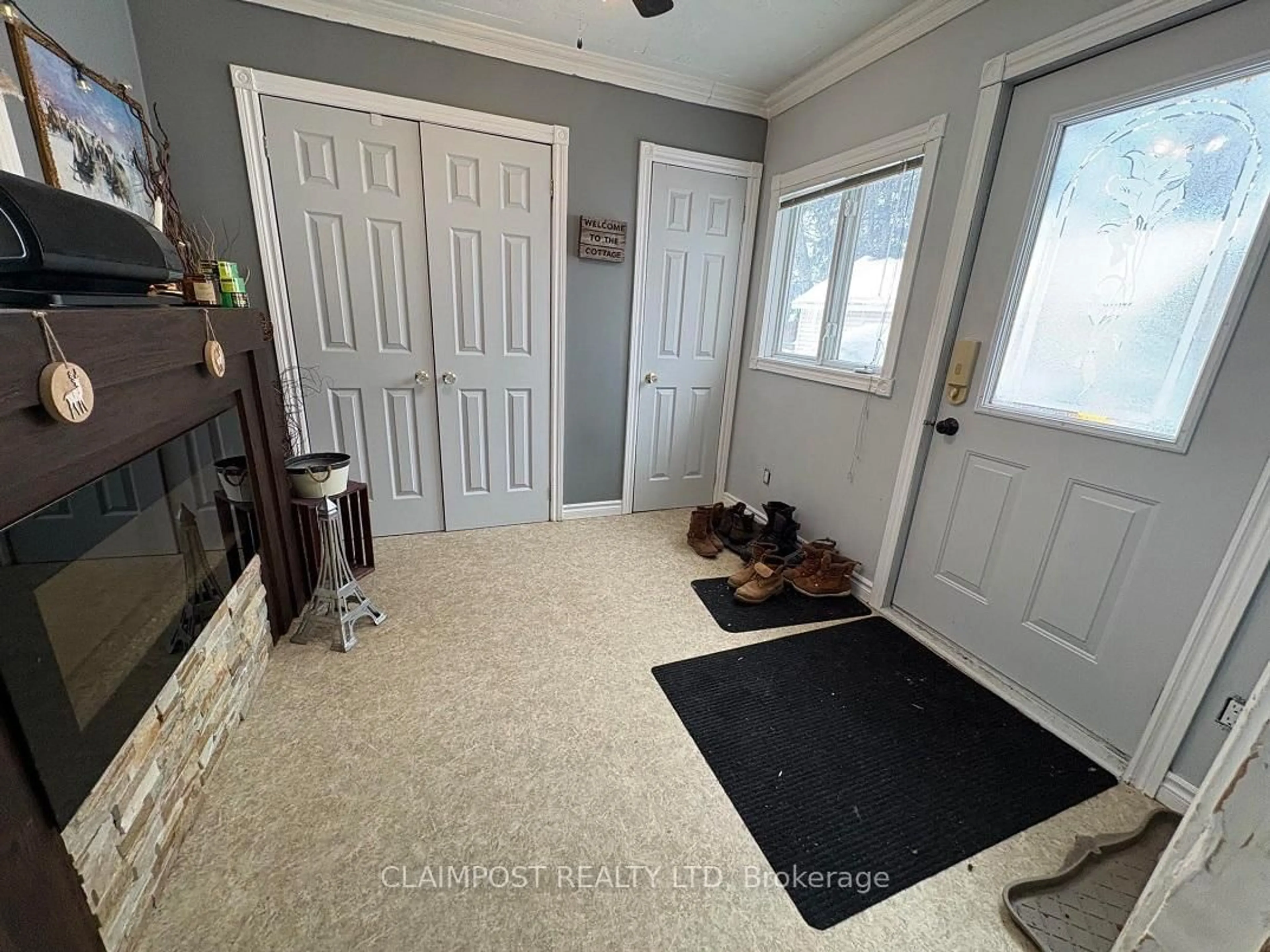 Indoor entryway for 5865 King St, Timmins Ontario P0N 1C0