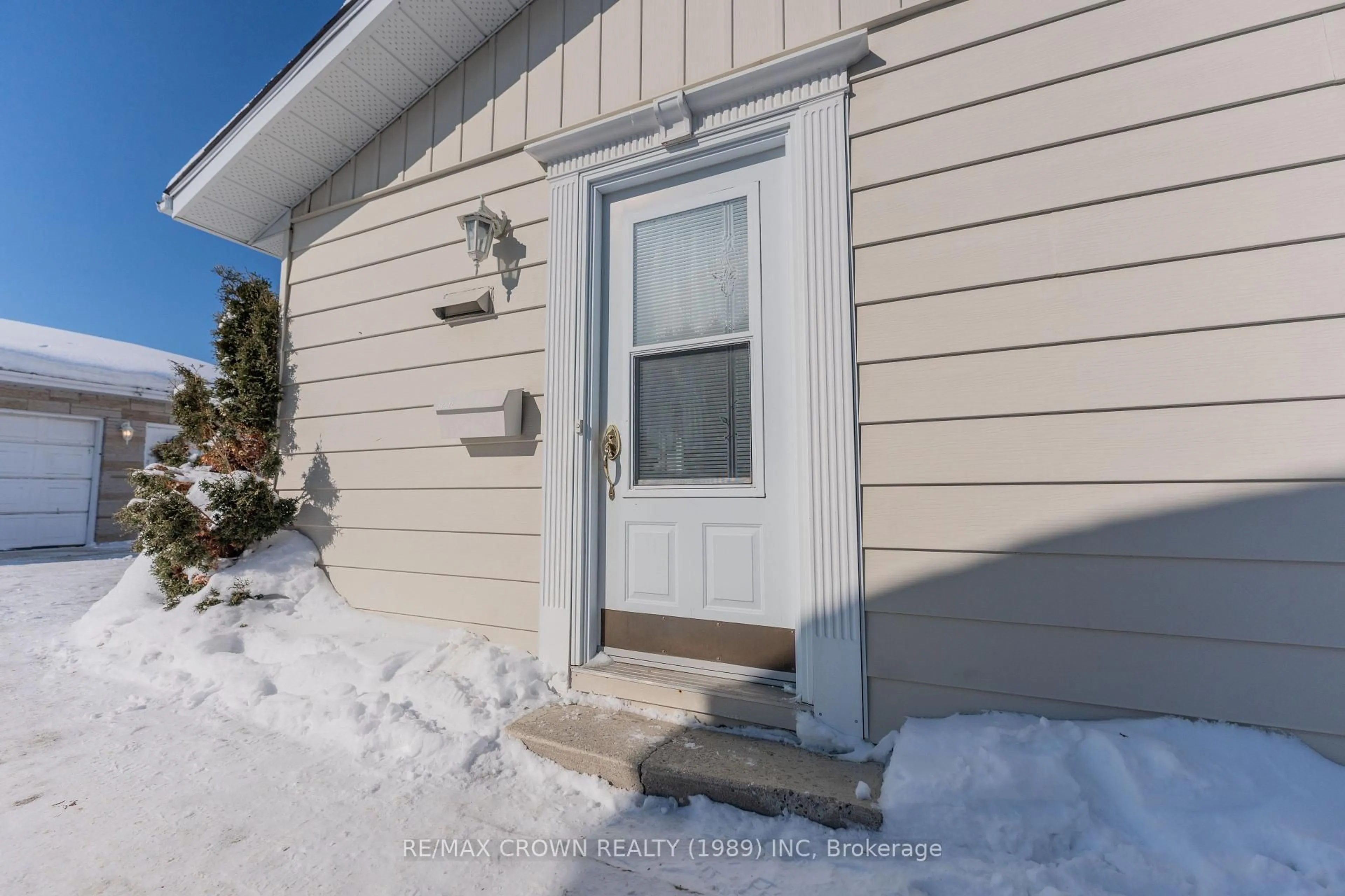 Indoor entryway for 5 Migneault Ave, Kapuskasing Ontario P5N 3G4