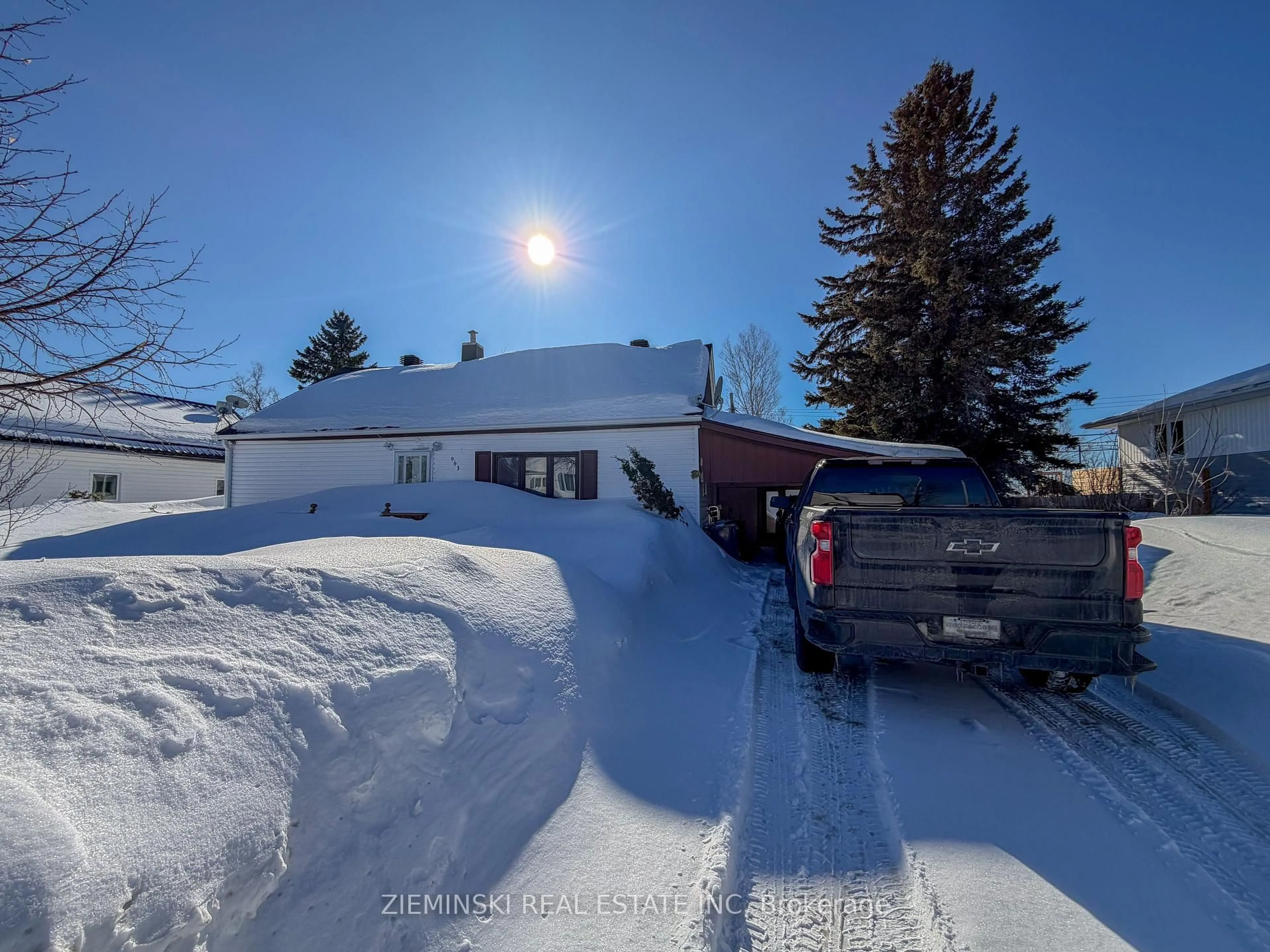 A pic from outside/outdoor area/front of a property/back of a property/a pic from drone, street for 963 Victoria Rd, Iroquois Falls Ontario P0K 1E0