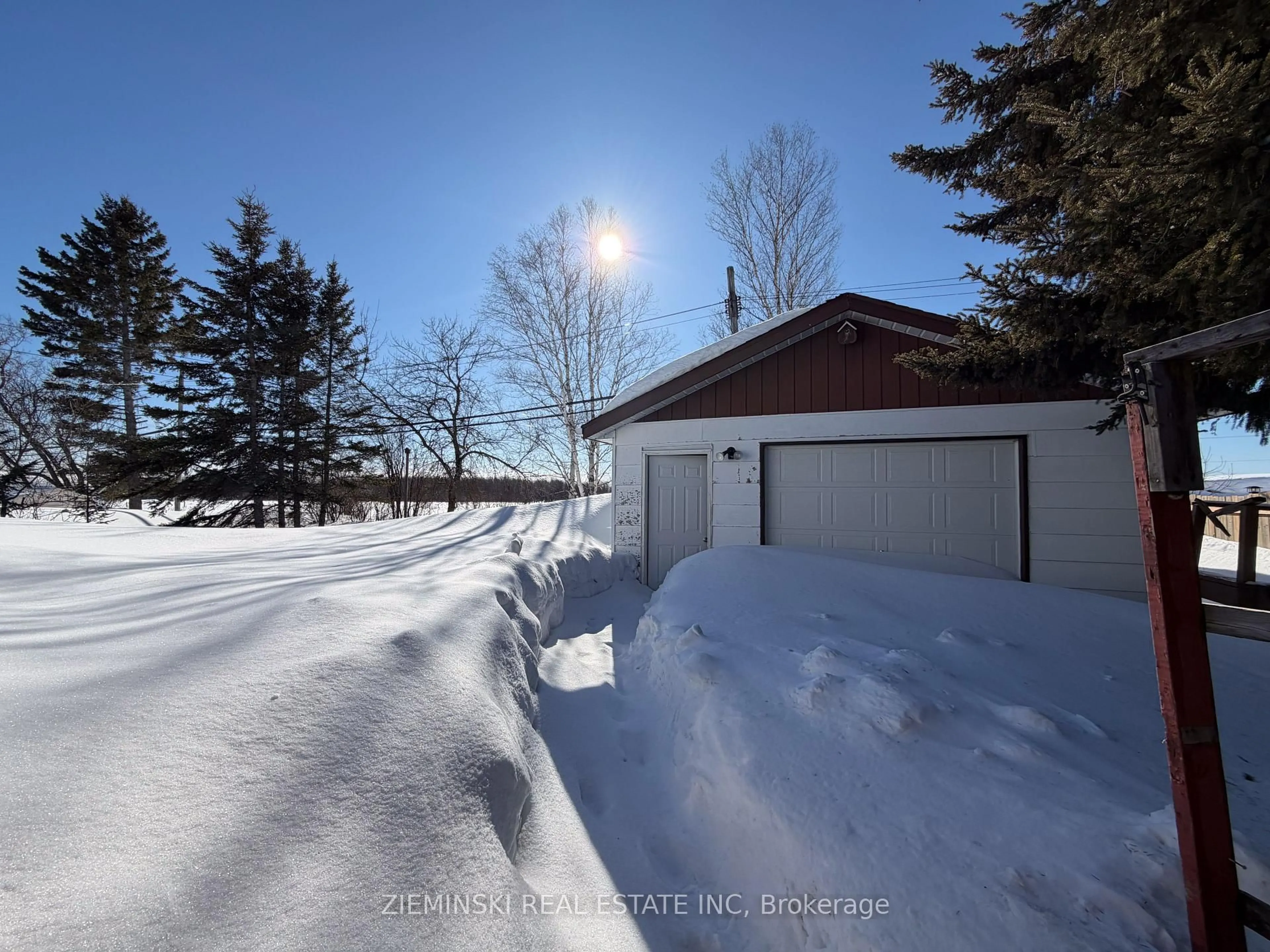 A pic from outside/outdoor area/front of a property/back of a property/a pic from drone, street for 963 Victoria Rd, Iroquois Falls Ontario P0K 1E0