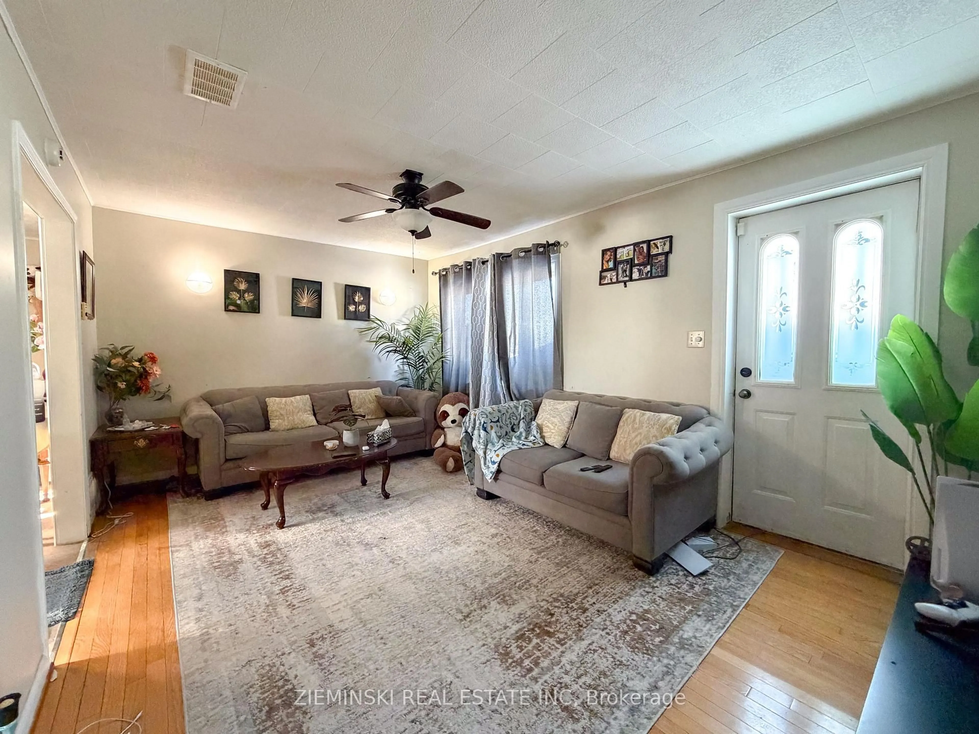 Living room with furniture, unknown for 963 Victoria Rd, Iroquois Falls Ontario P0K 1E0