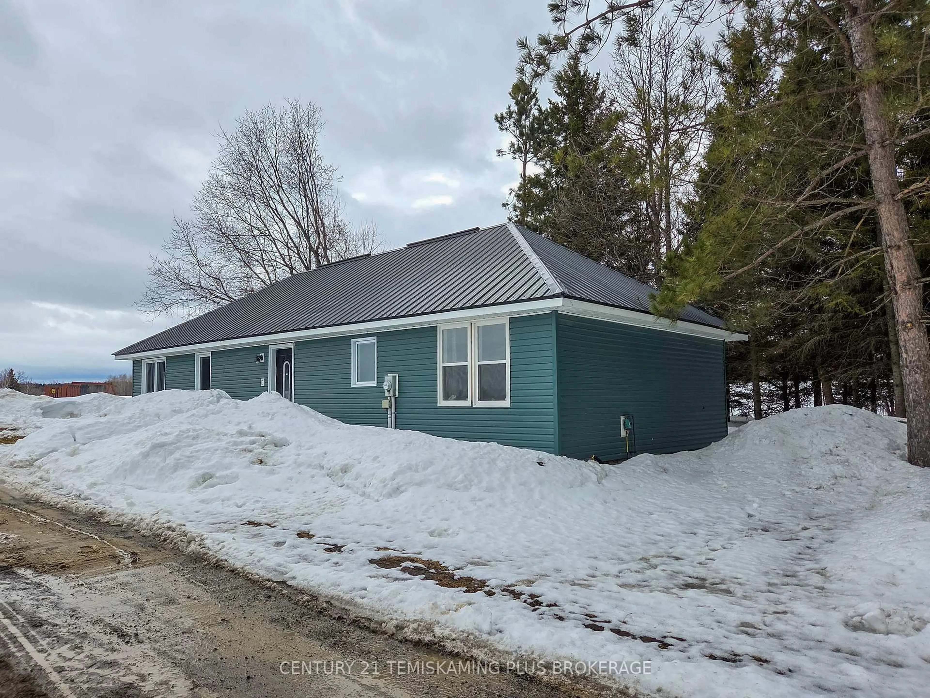 A pic from outside/outdoor area/front of a property/back of a property/a pic from drone, street for 286422 Spruce Grove Rd, Englehart Ontario P0J 1H0