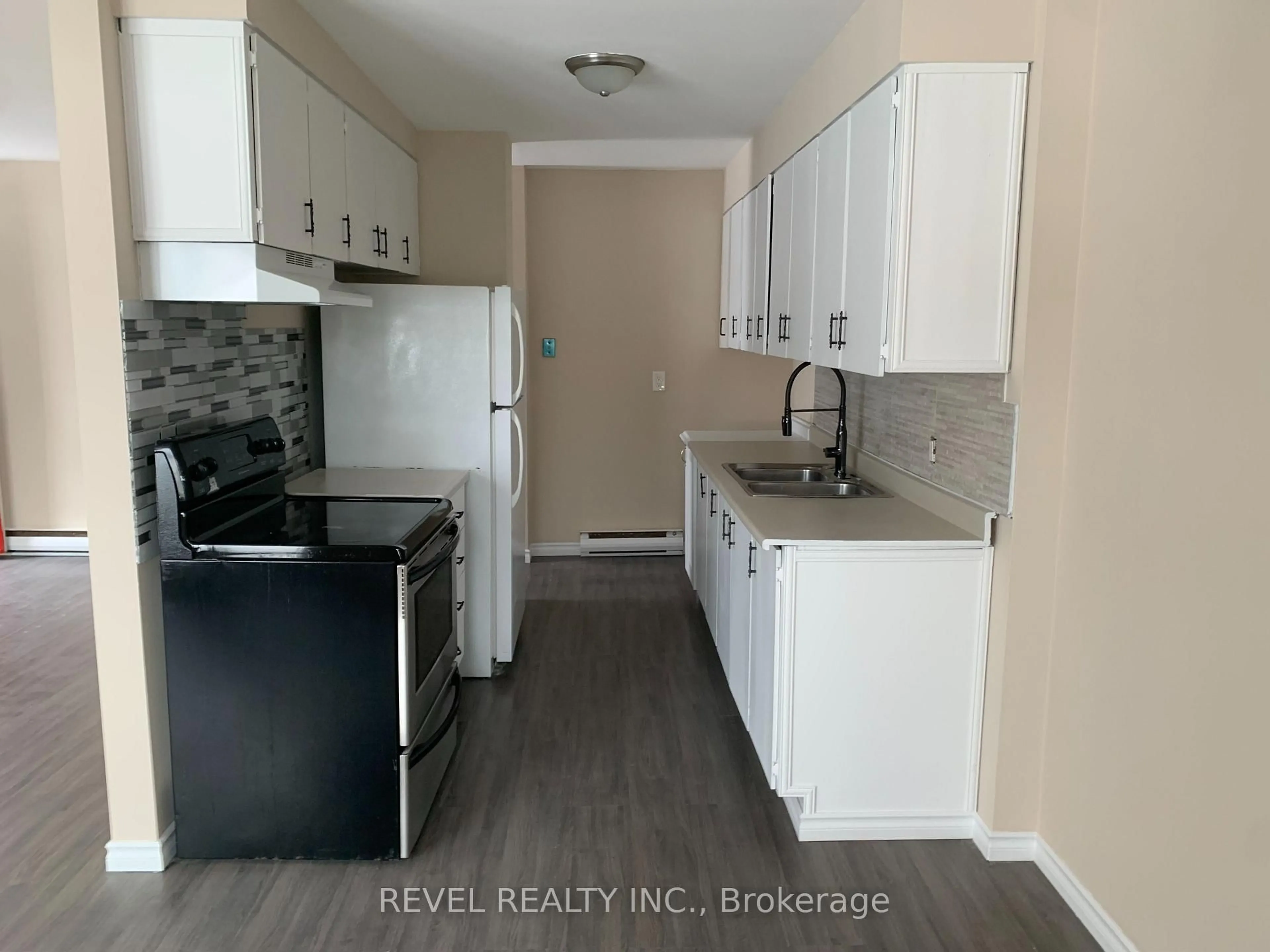 Standard kitchen, wood/laminate floor for 35 Graham Lane, Timmins Ontario P4N 7Z5